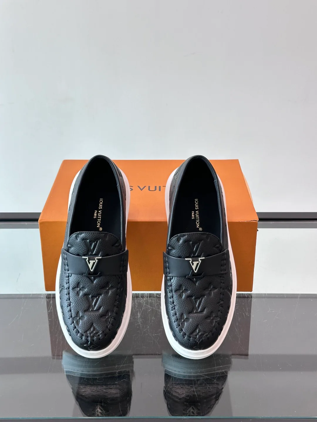 Men's Loafers And Dress Shoes LOUIS VUITTON 18400589