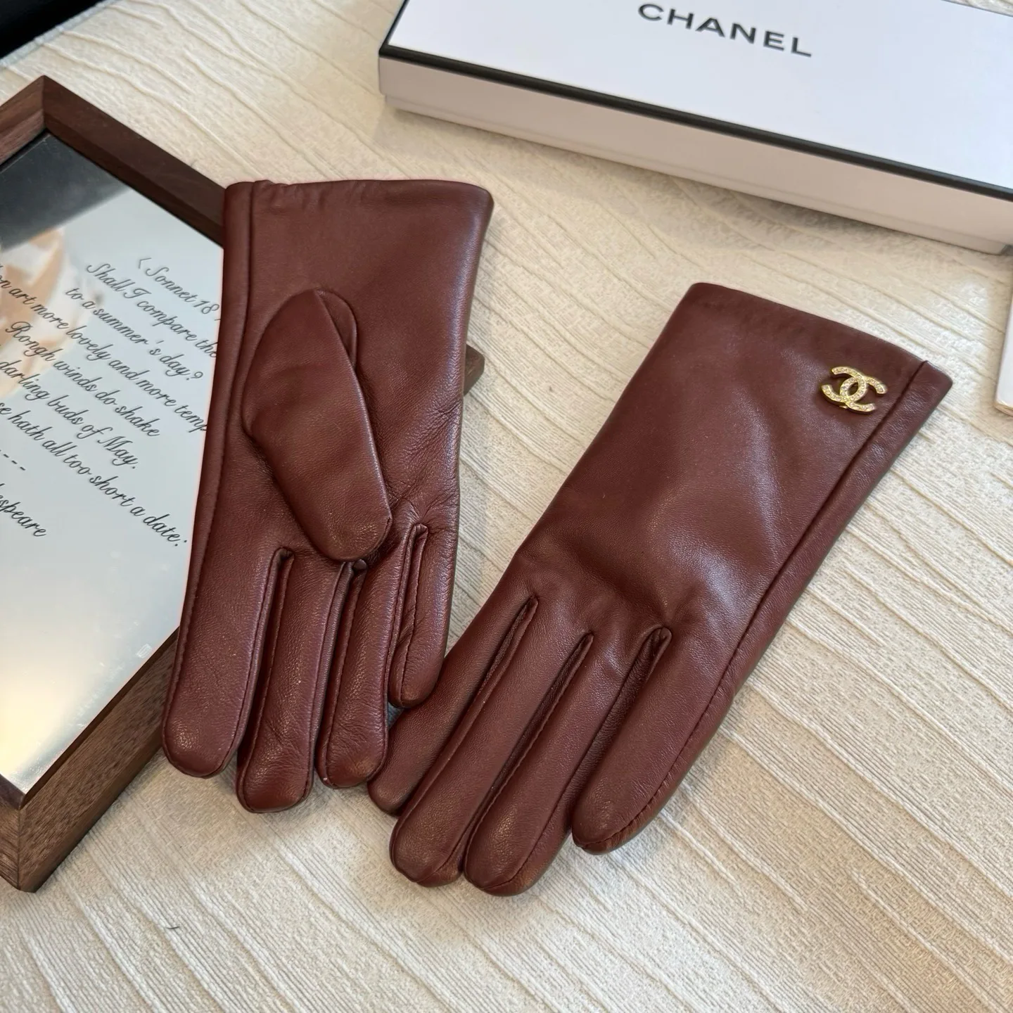 Gloves CHANEL 18003538
