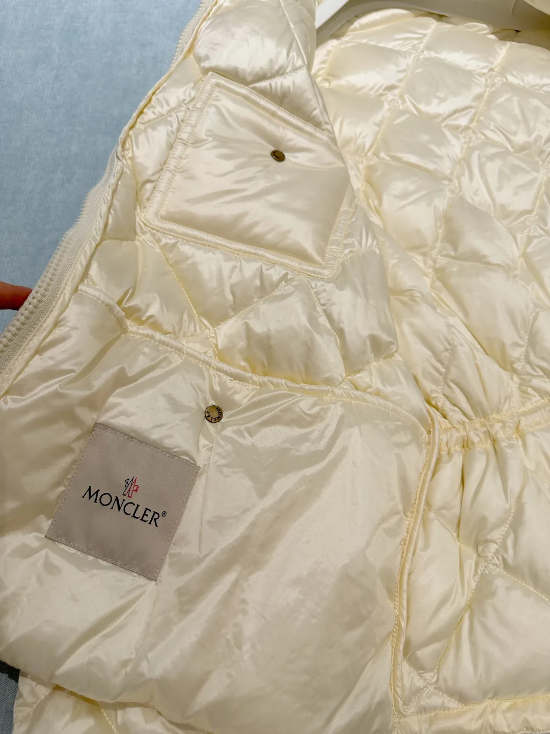 Women's Jackets And Down Jackets MONCLER 18474198