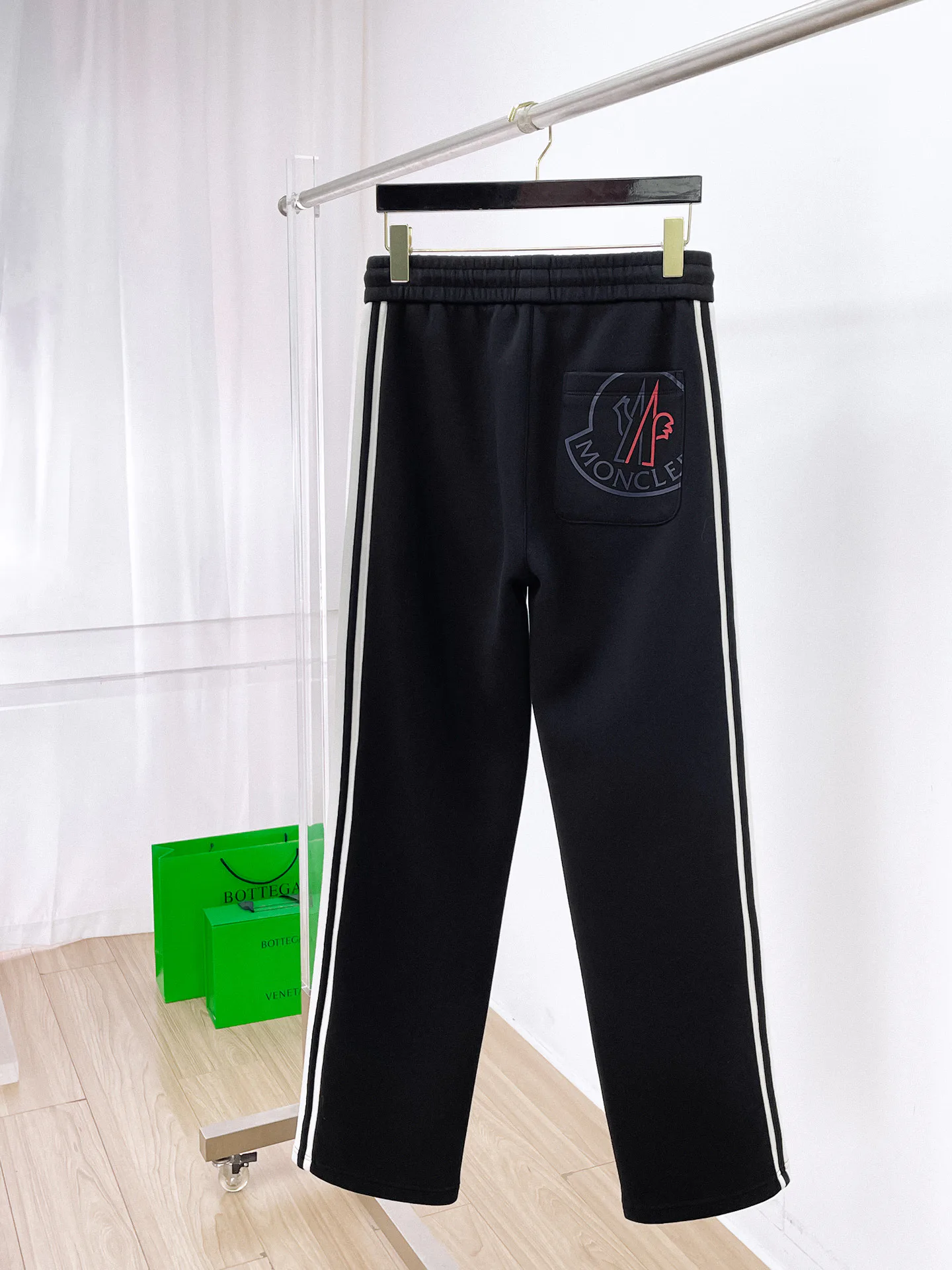 Men's Trousers MONCLER 18399417