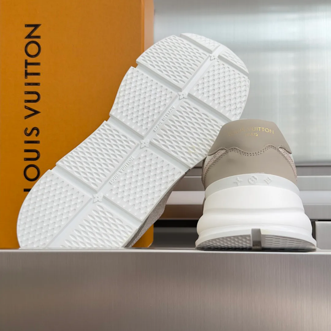 Men's Sneakers LOUIS VUITTON 17950800