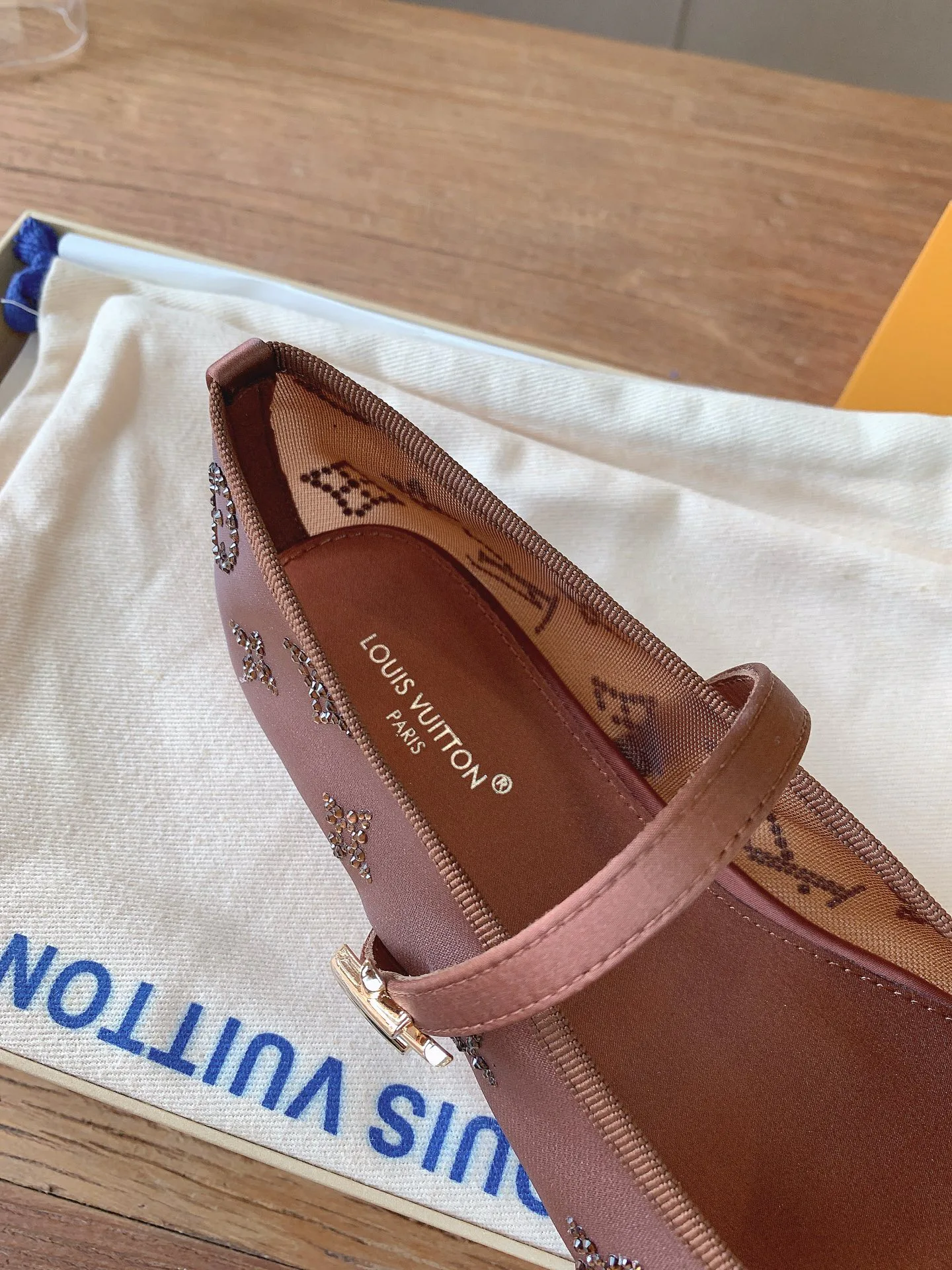 Women's Ballet Flats LOUIS VUITTON 18365401