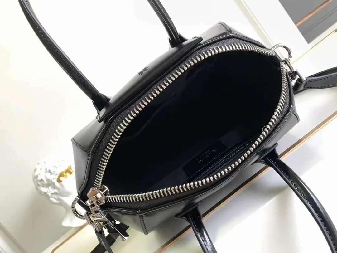 Women's Classic Handbags GIVENCHY 18452644