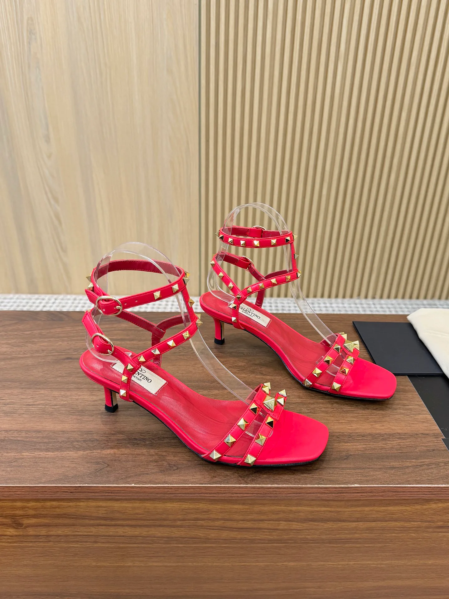 Women's Open-Toe Sandals VALENTINO 17411470