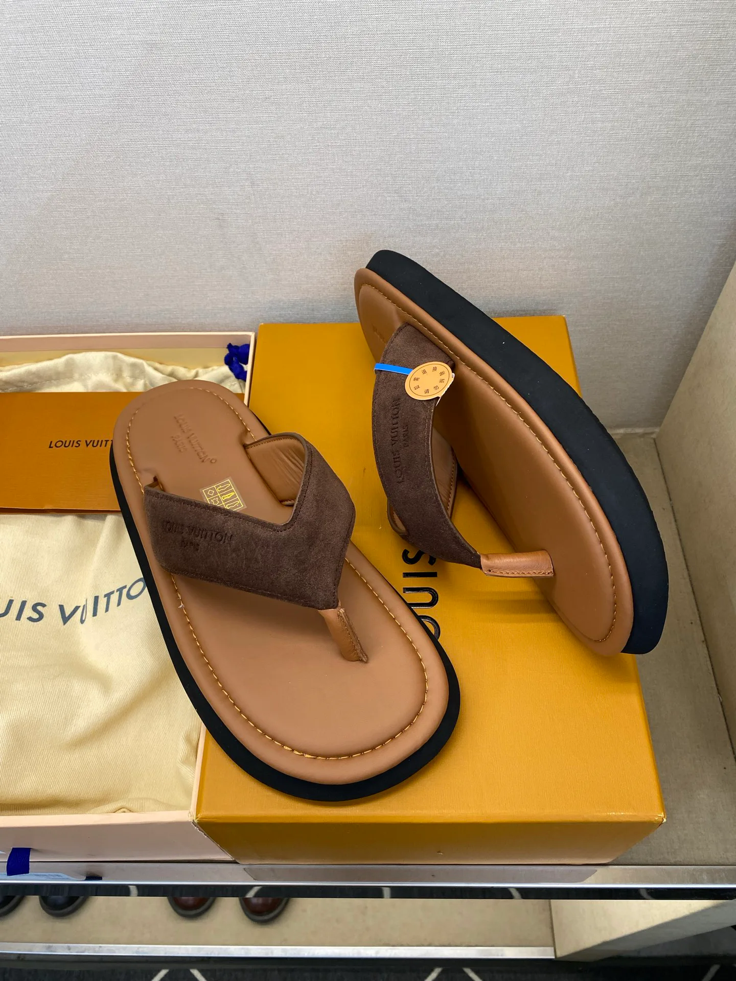 Men's Flip-Flops LOUIS VUITTON 17706367
