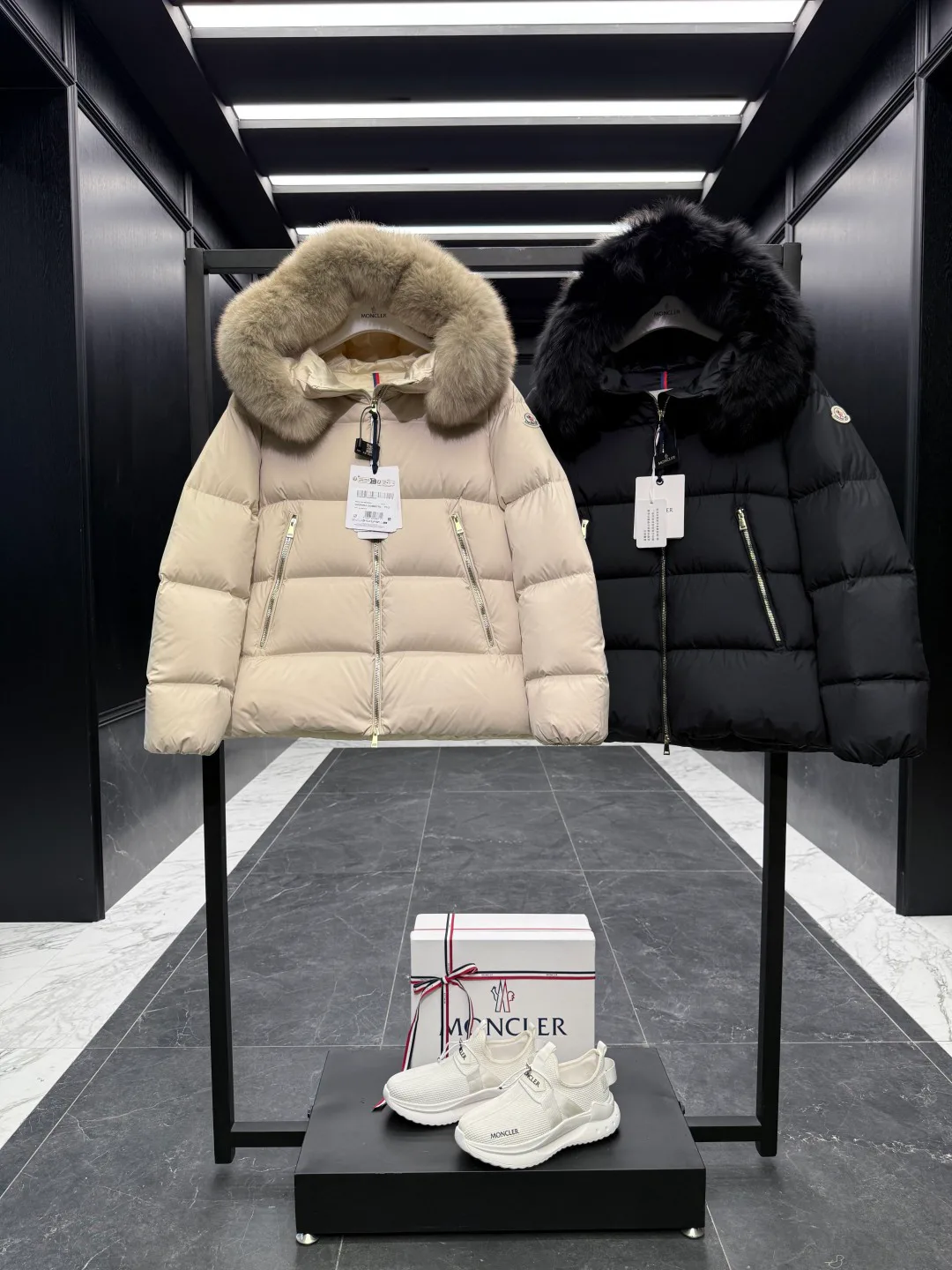 Women's Jackets And Down Jackets MONCLER 17964587
