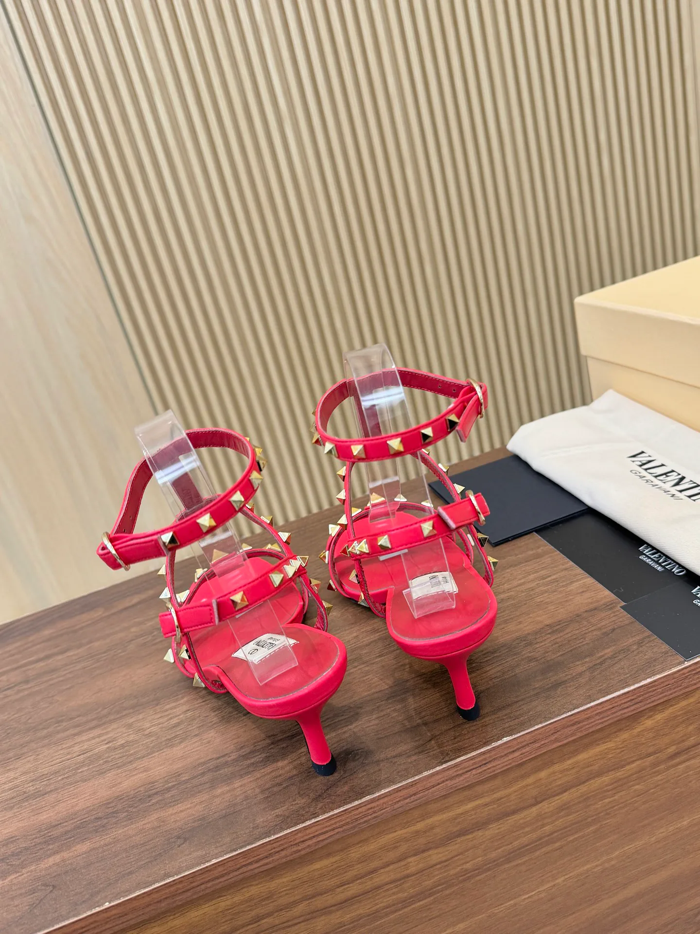 Women's Open-Toe Sandals VALENTINO 17411470