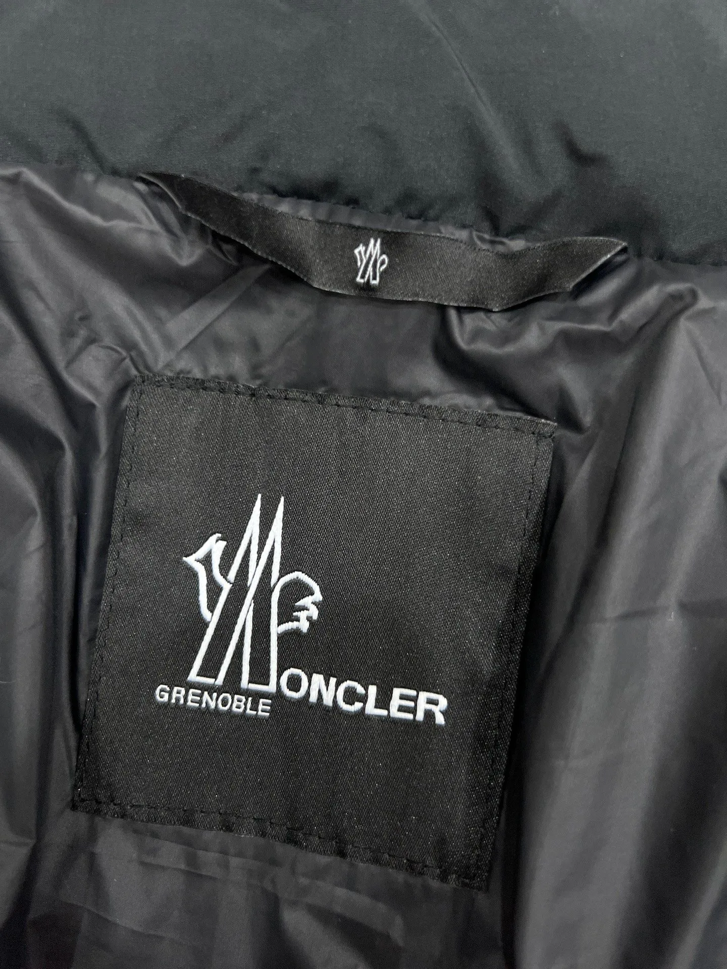Women's Jackets And Down Jackets MONCLER 17888374