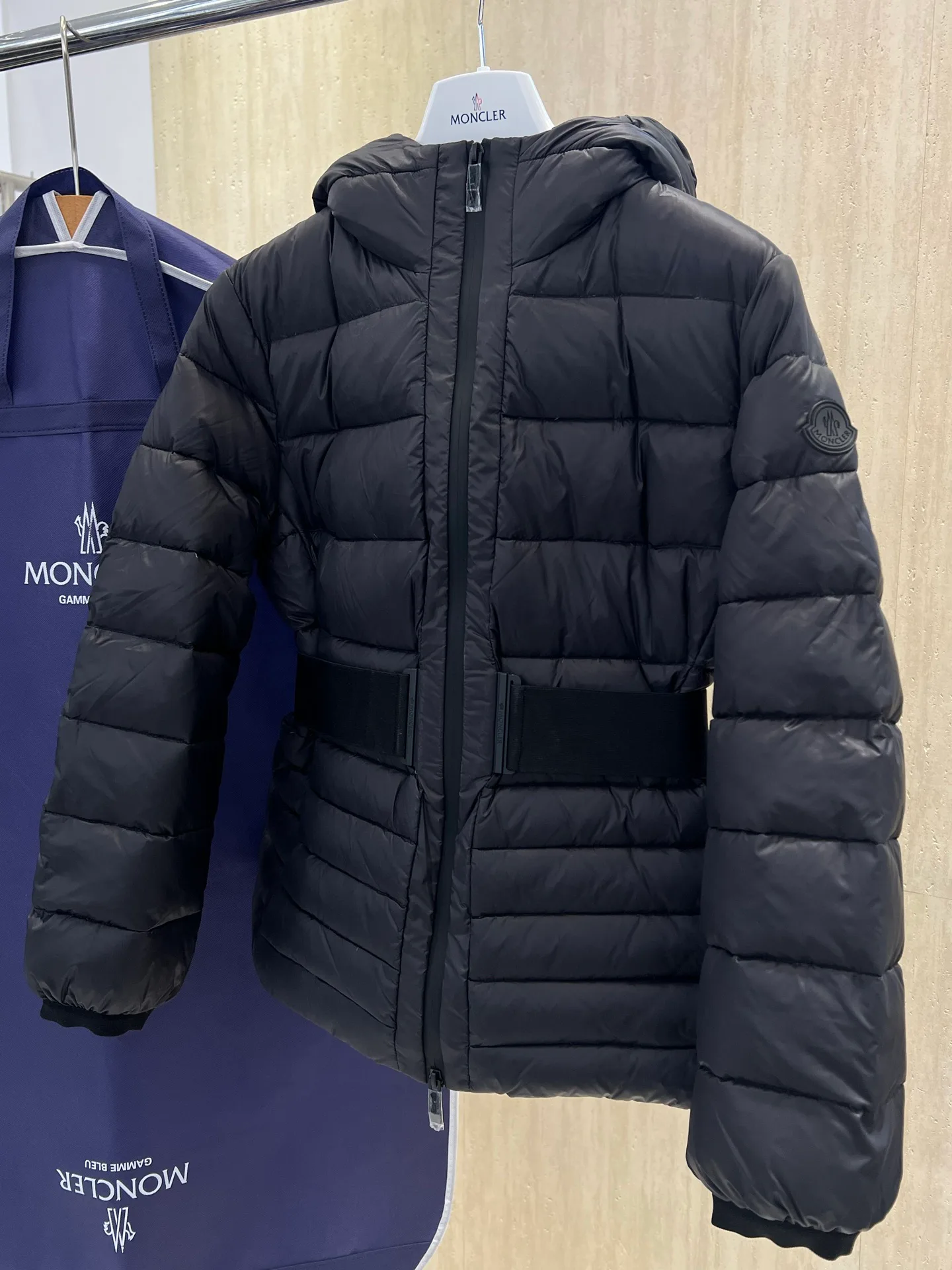 Women's Jackets And Down Jackets MONCLER 18302920