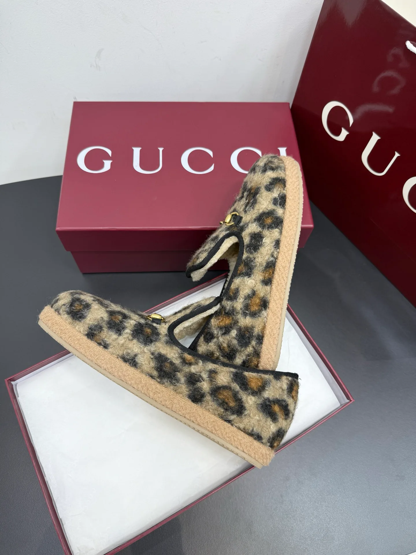 Women's Loafers And Moccasins GUCCI 18393467