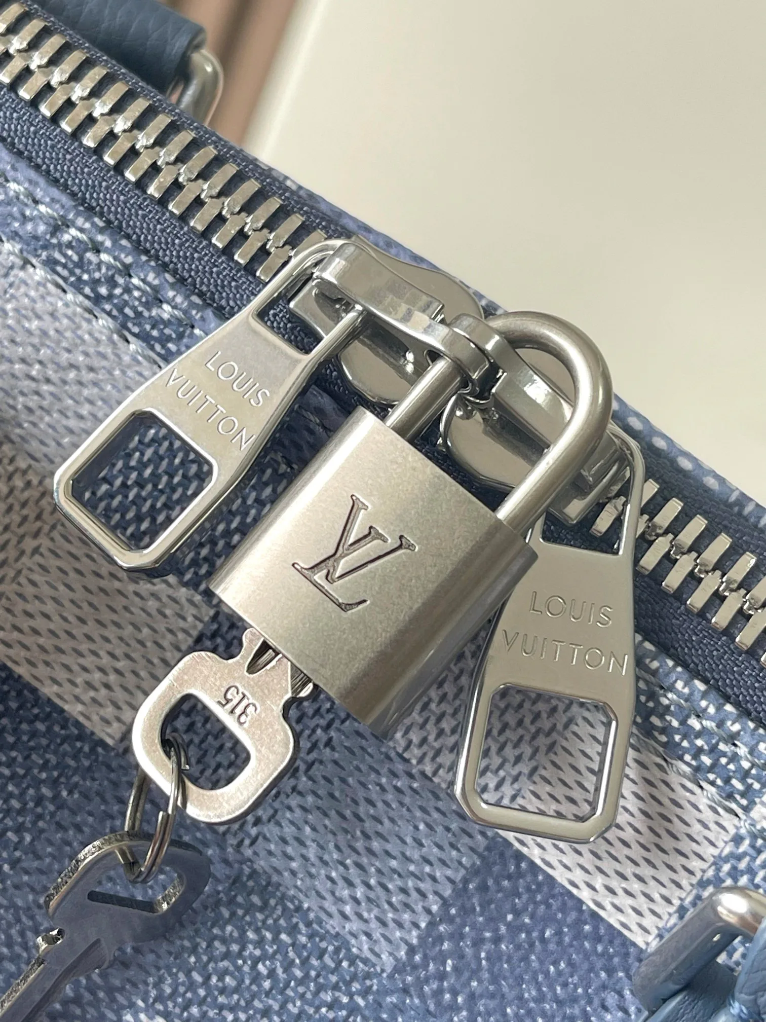 Women's Travel Bags LOUIS VUITTON 17979937