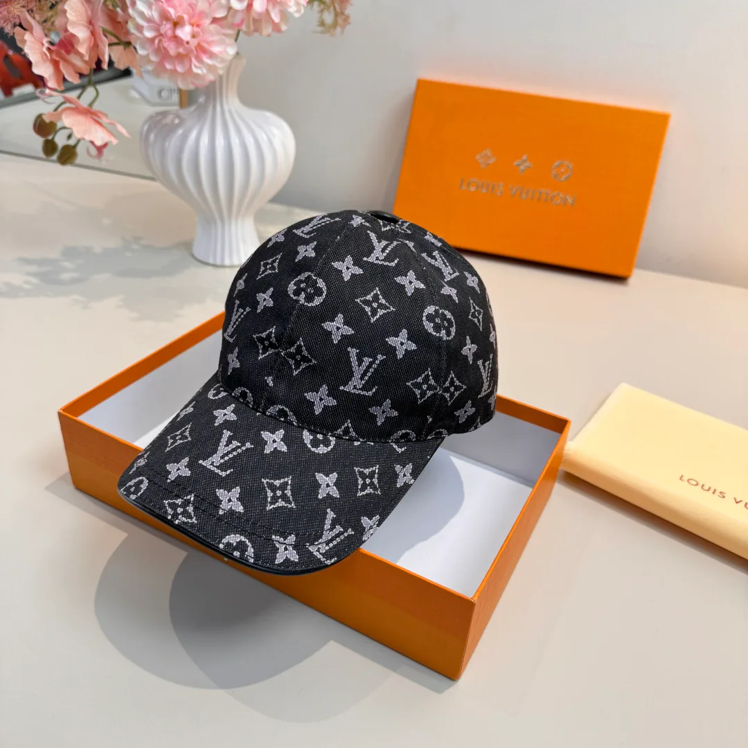 Hats LOUIS VUITTON 17515189