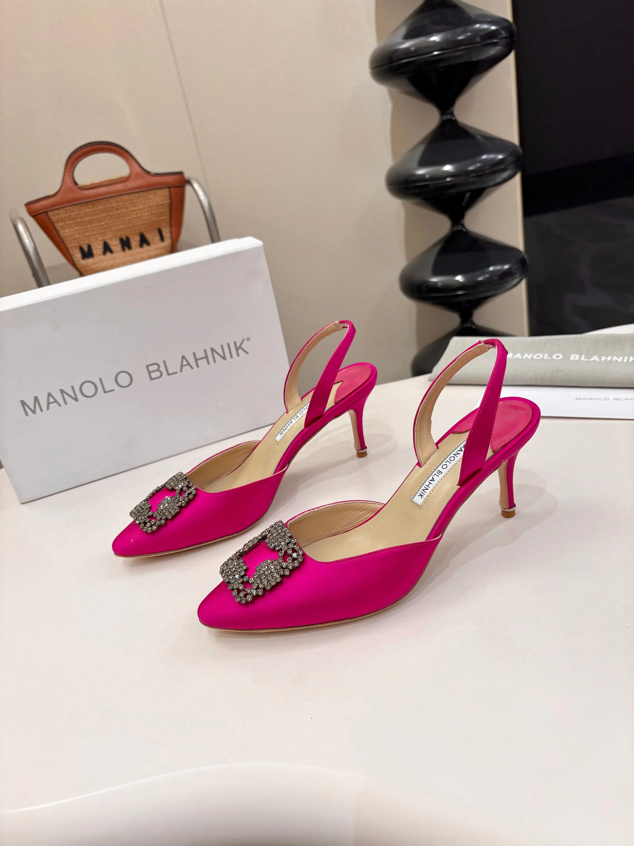 Women's Heels MANOLO BLAHNIK 17163305