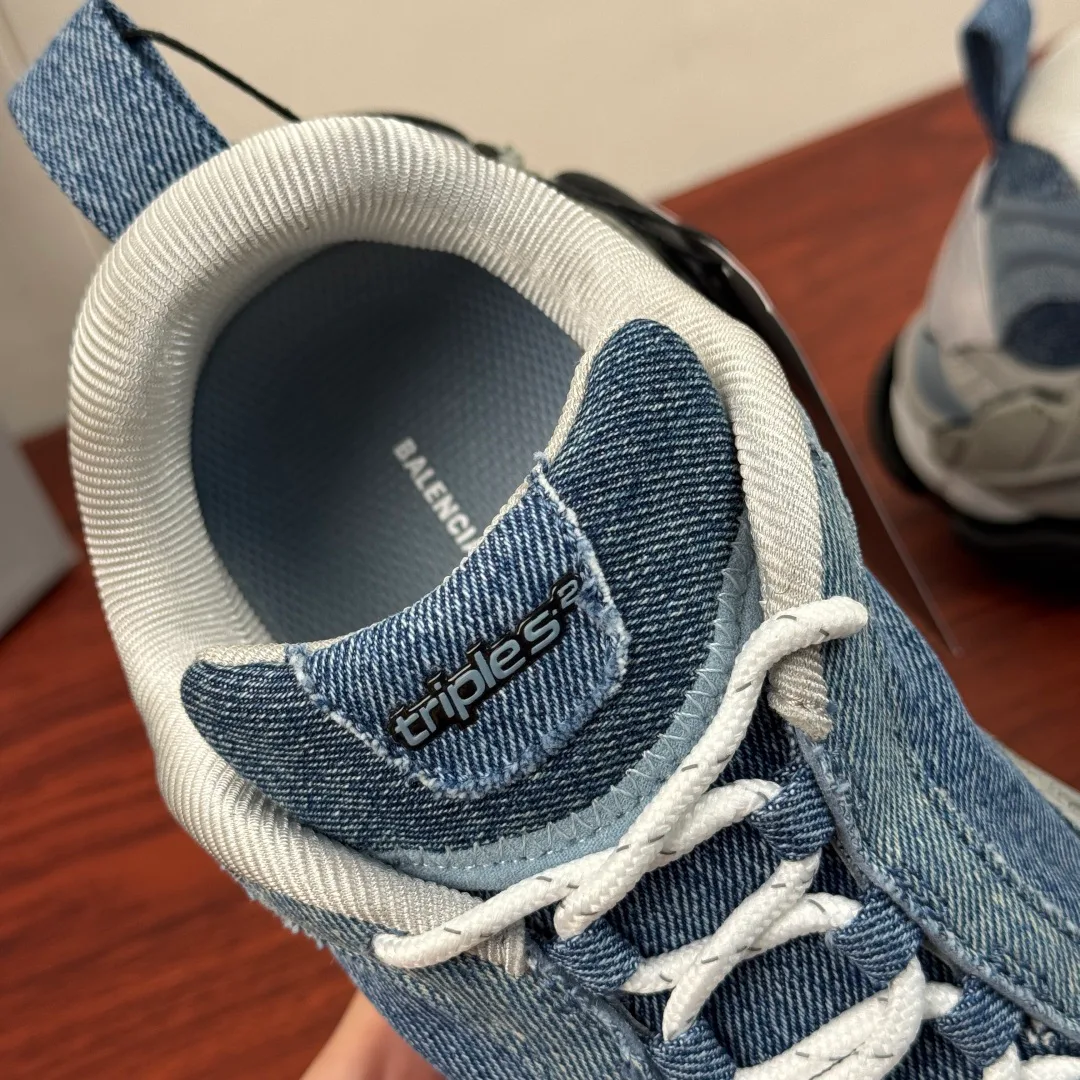 Women's Sneakers BALENCIAGA 18230795