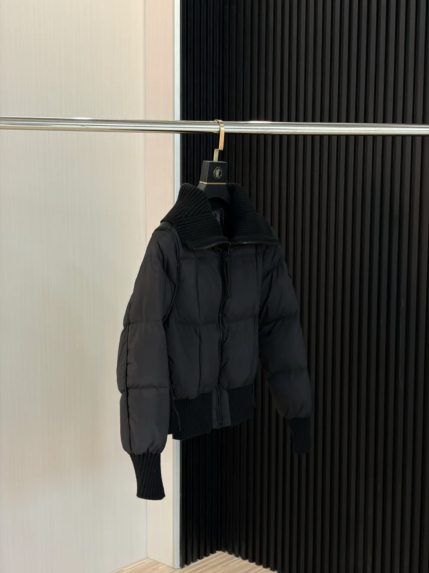 Women's Jackets And Down Jackets MONCLER 18335649