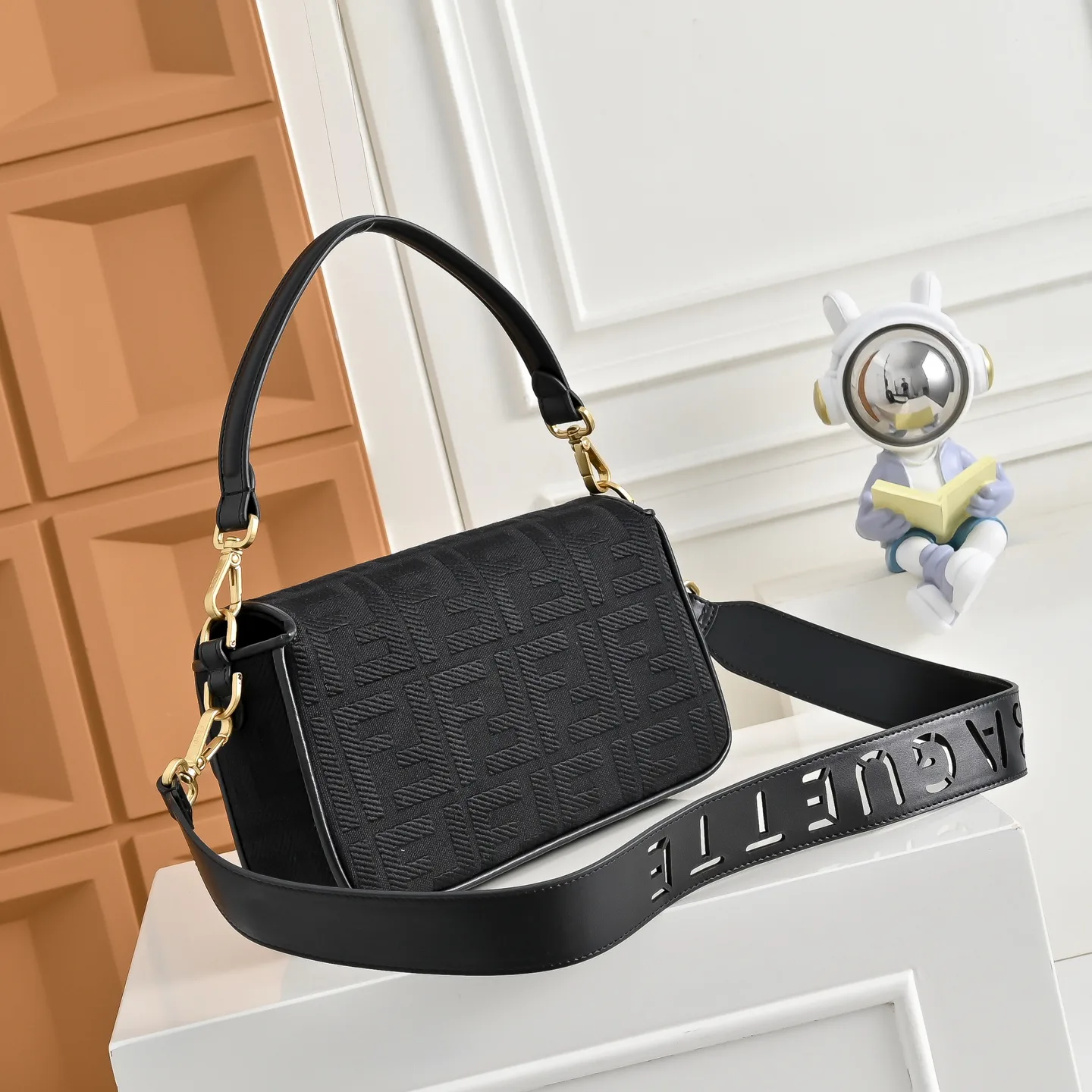 Классические Сумки Женские Fendi 18676172
