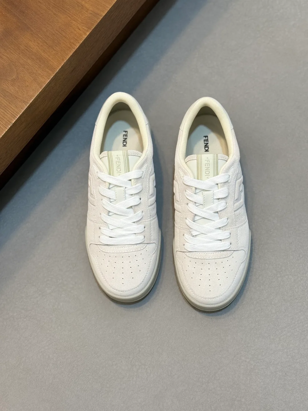 Women's Sneakers FENDI 18116591