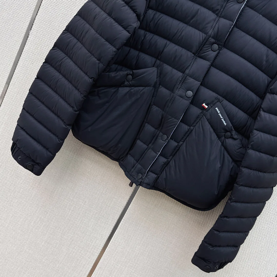 Women's Jackets And Down Jackets MONCLER 17899282
