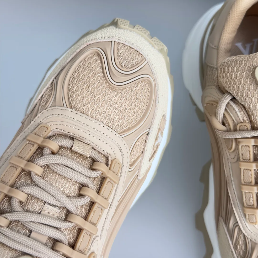 Women's Sneakers LOUIS VUITTON 17950393