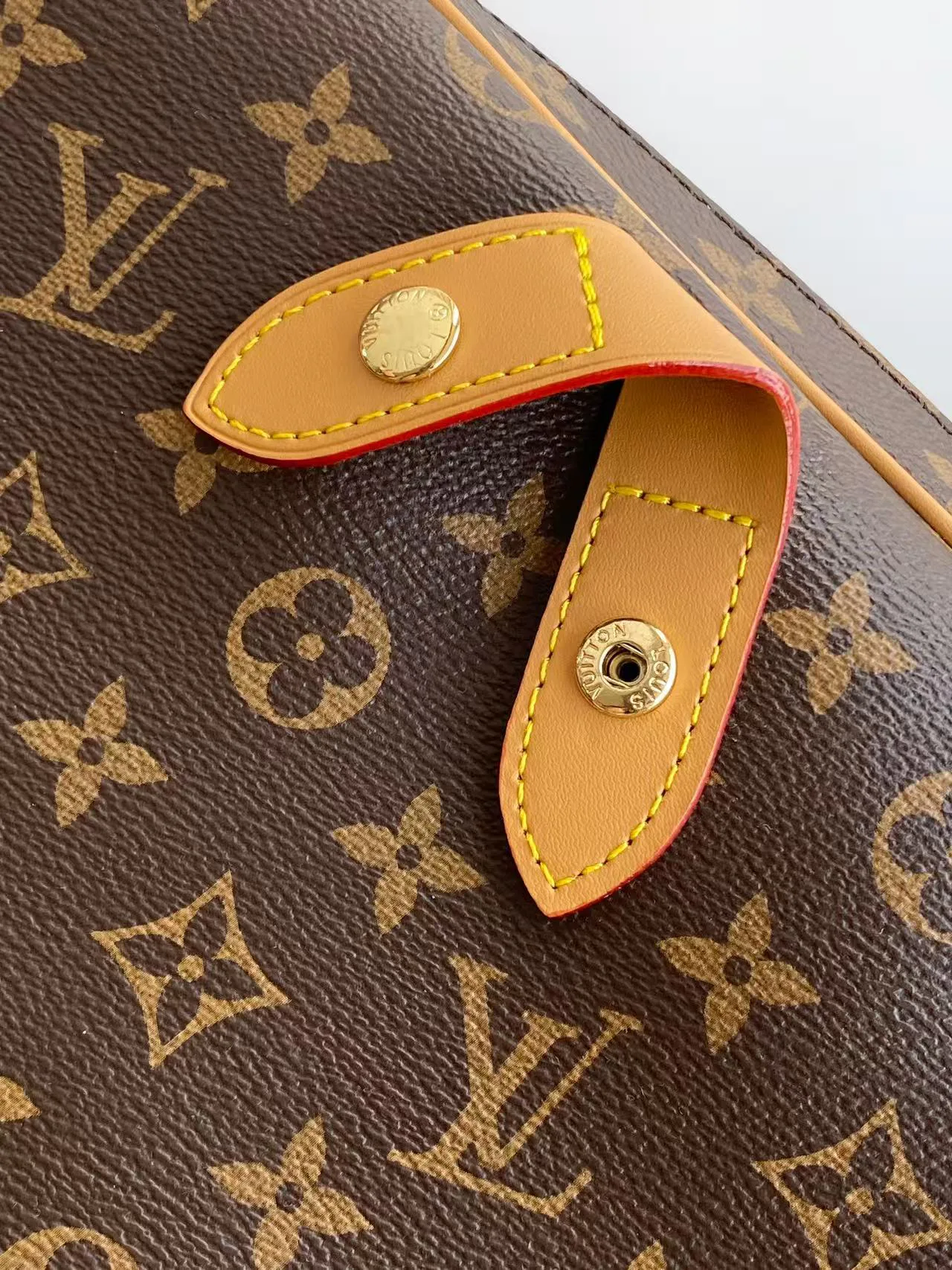 Women's Travel Bags LOUIS VUITTON 17948740