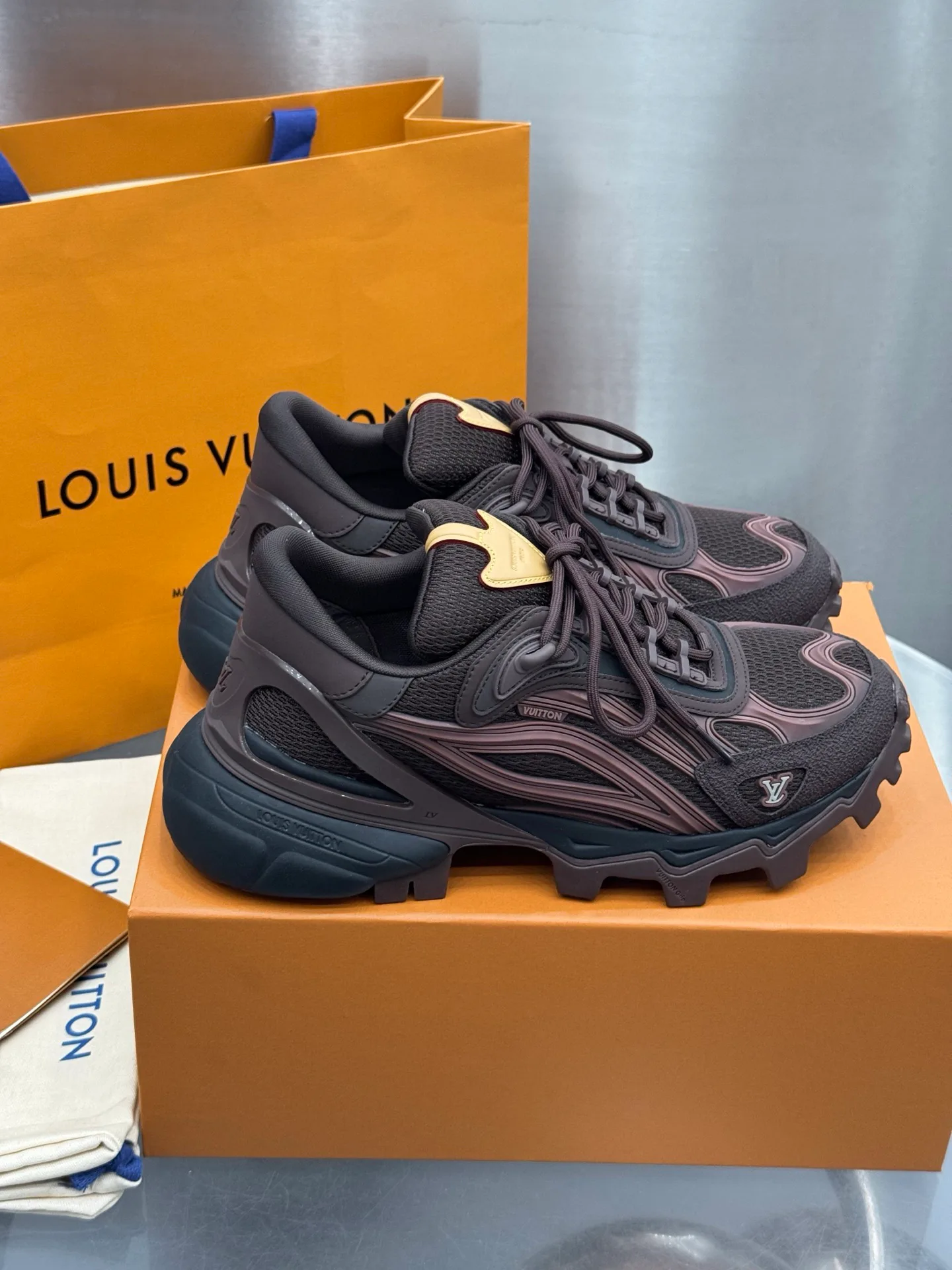 Men's Sneakers LOUIS VUITTON 18202617