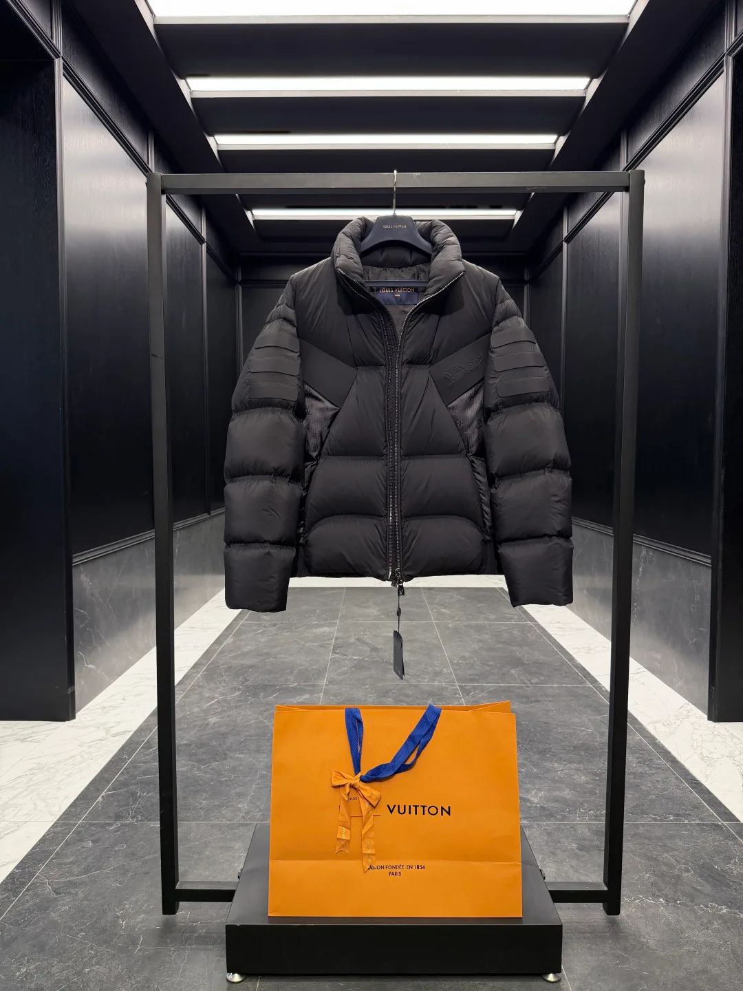 Men's Jackets And Down Jackets LOUIS VUITTON 17091326