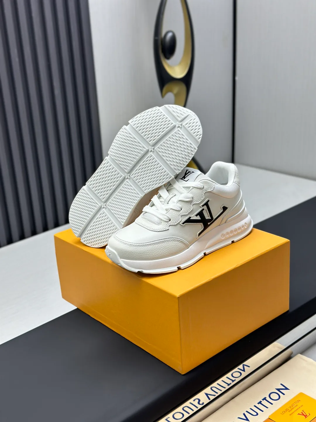 Women's Sneakers LOUIS VUITTON 18212263