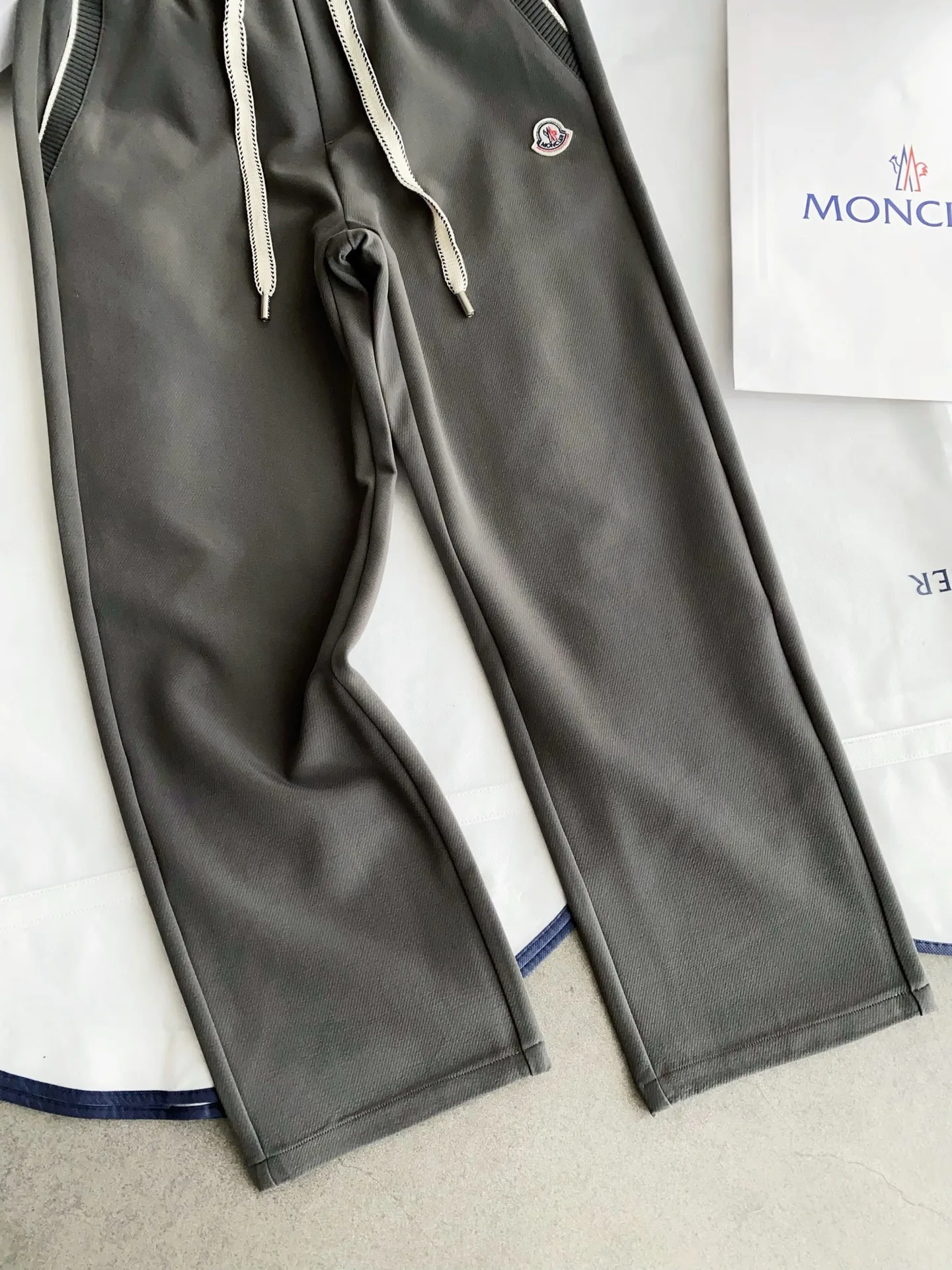 Брюки Мужские Moncler 18566308