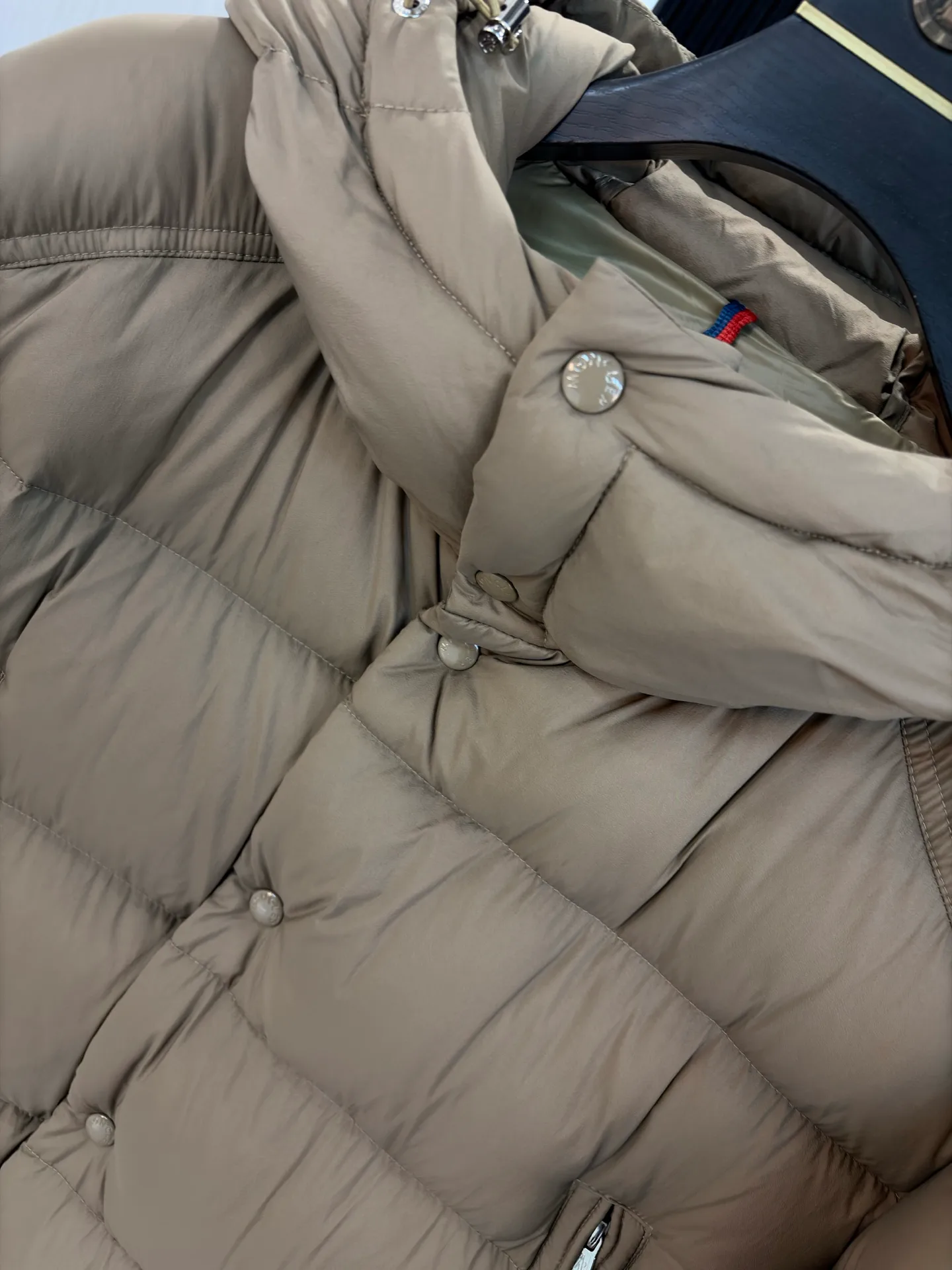 Women's Jackets And Down Jackets MONCLER 18323845
