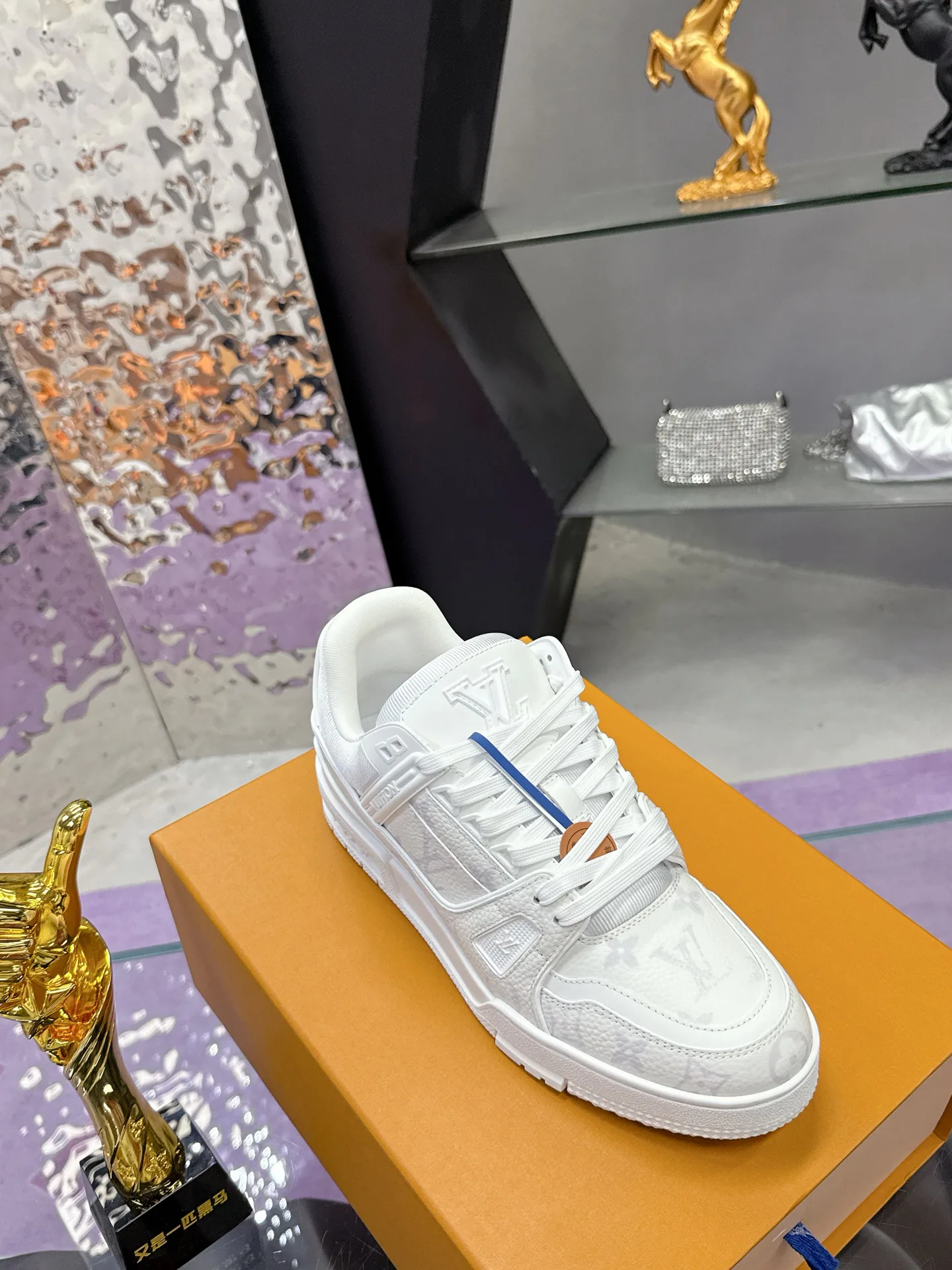 Women's Sneakers LOUIS VUITTON 18104020