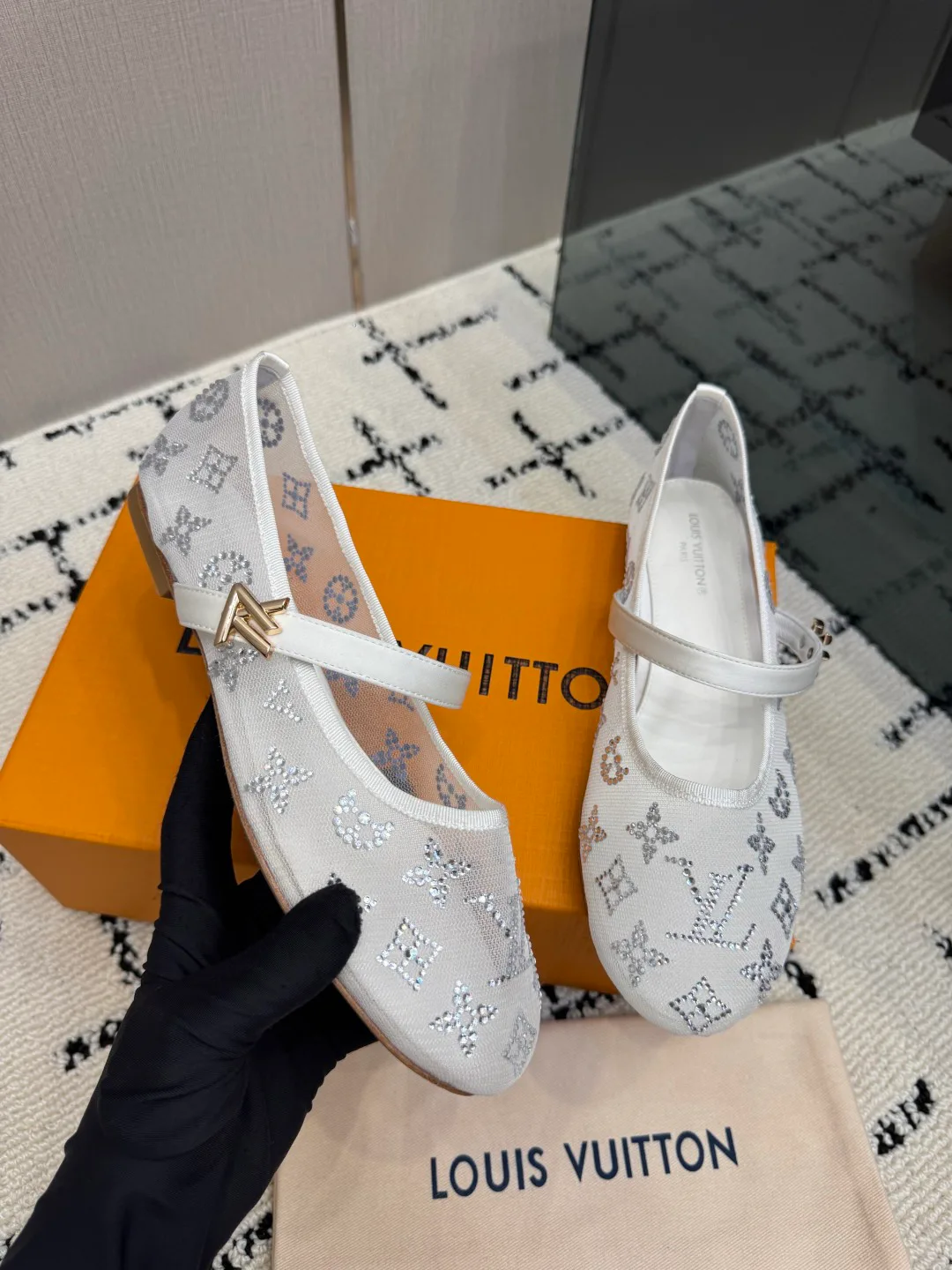 Women's Ballet Flats LOUIS VUITTON 17947012