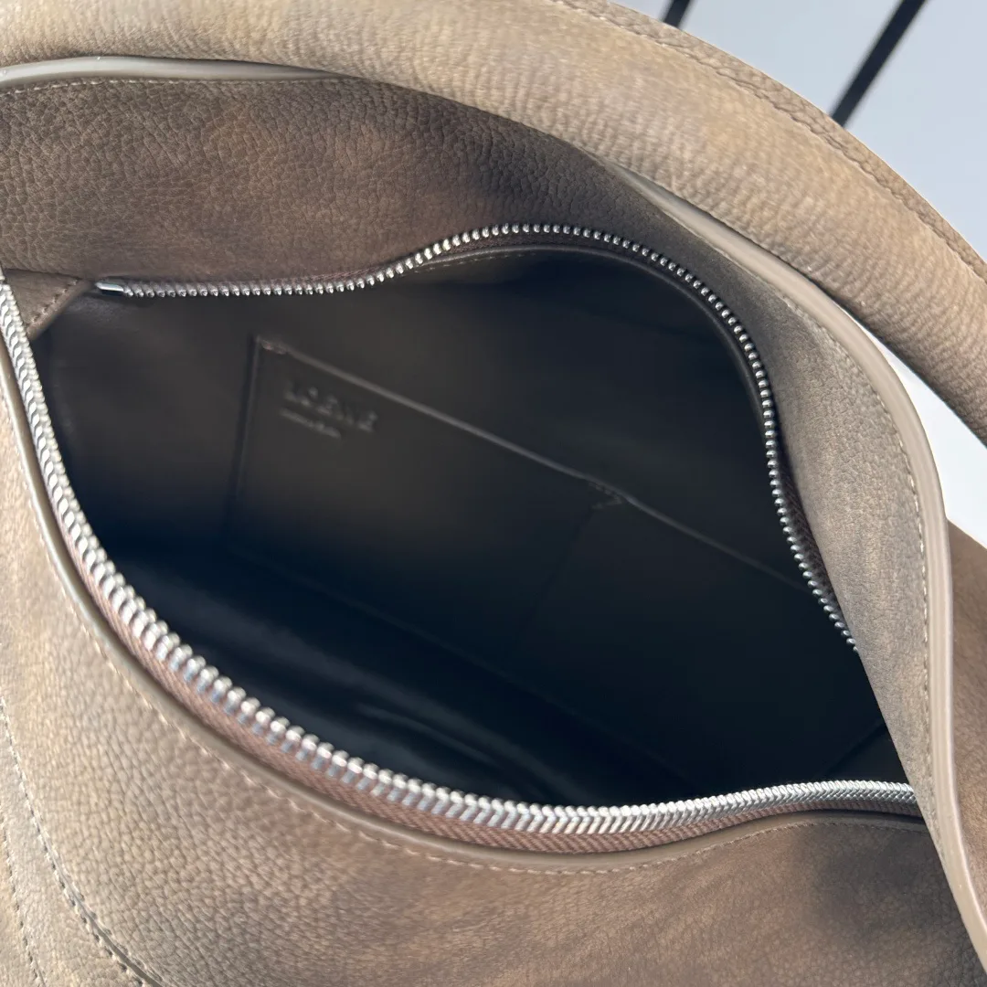 Women's Classic Handbags LOEWE 18030347