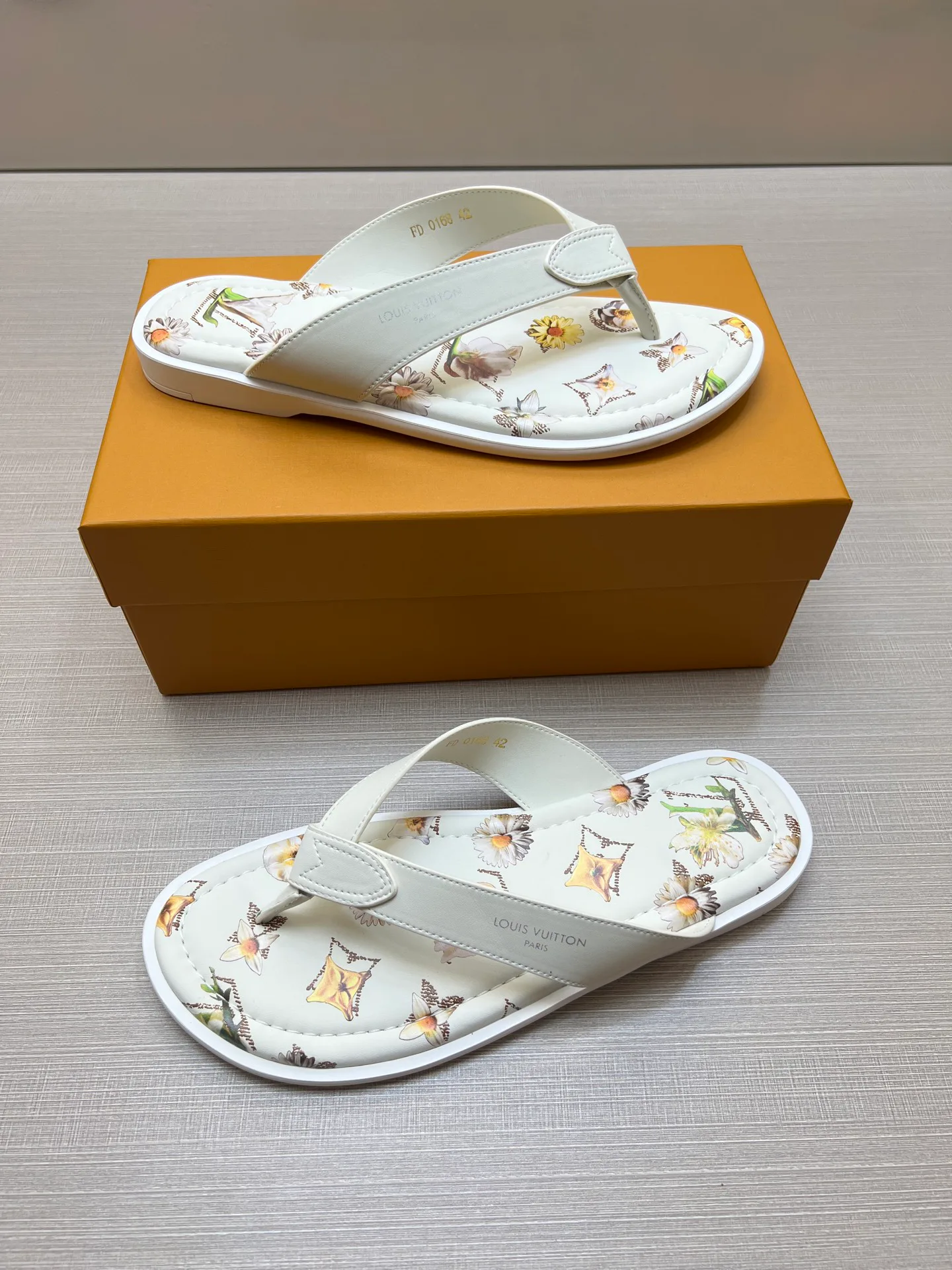 Men's Flip-Flops LOUIS VUITTON 17078847