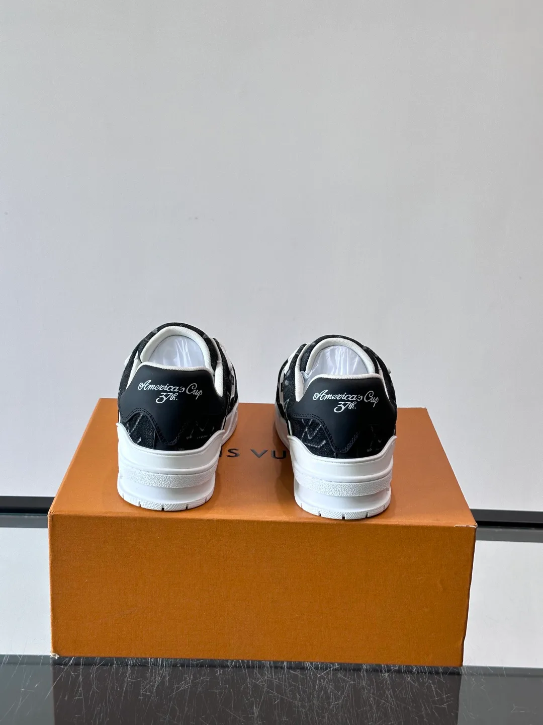 Men's Sneakers LOUIS VUITTON 17466869