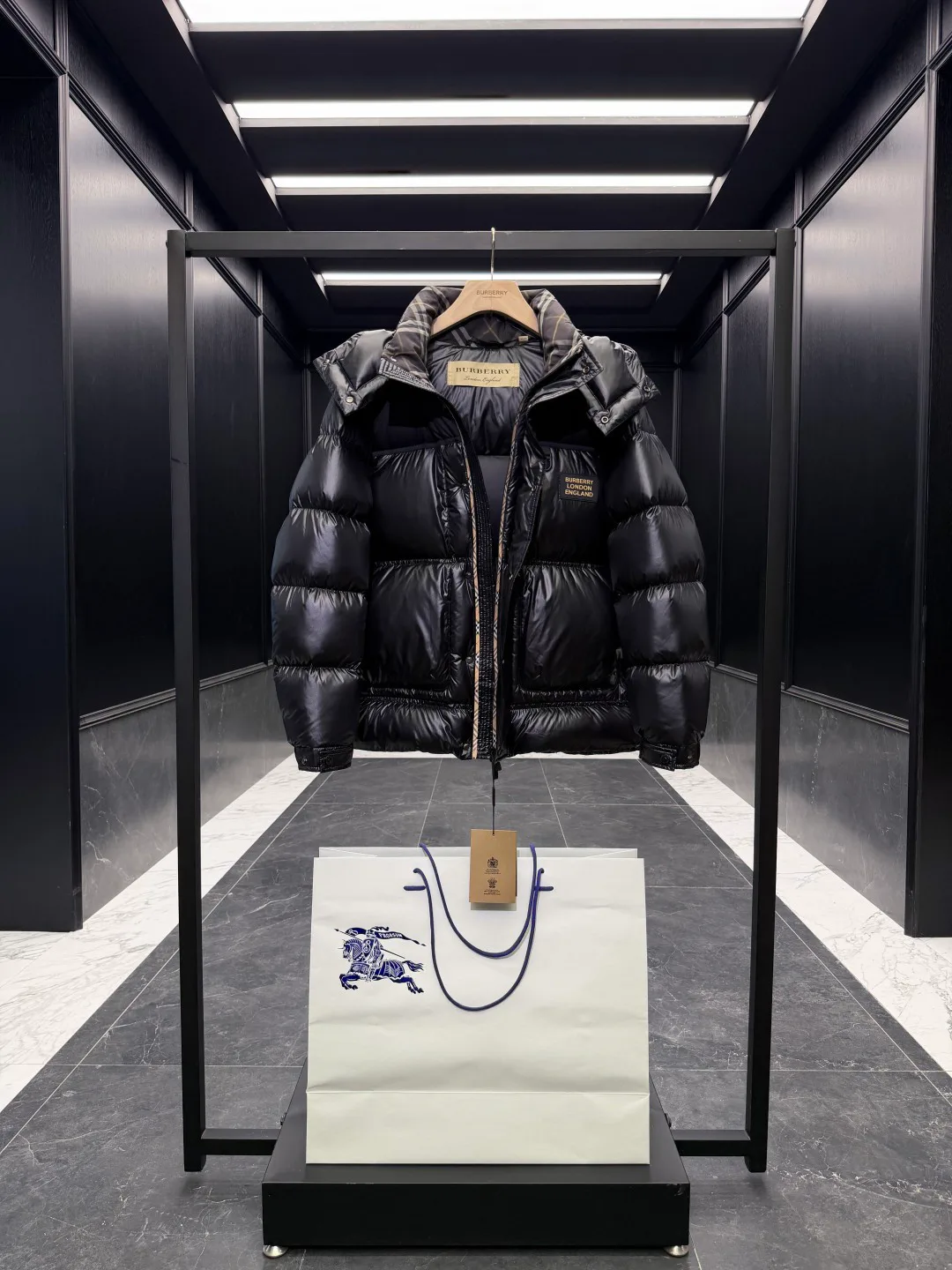 Women's Jackets And Down Jackets BURBERRY 17876508