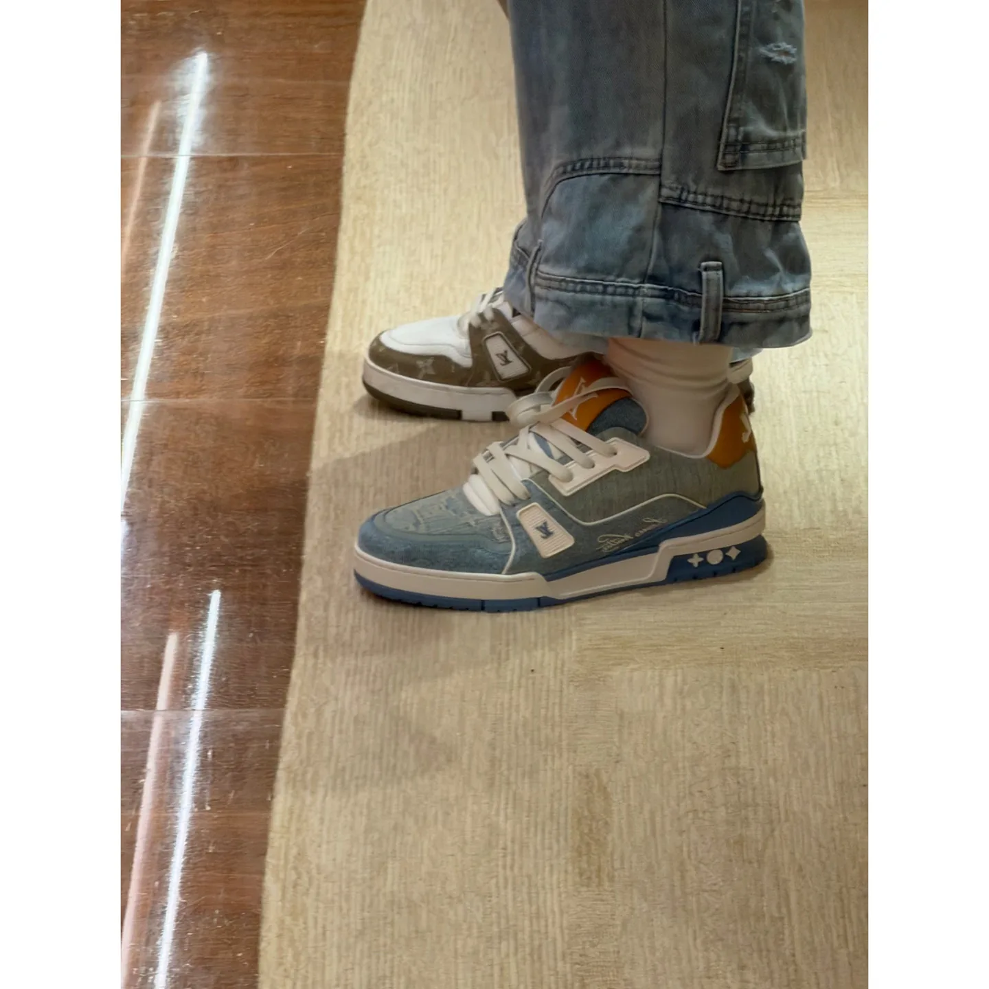 Women's Sneakers LOUIS VUITTON 18375881