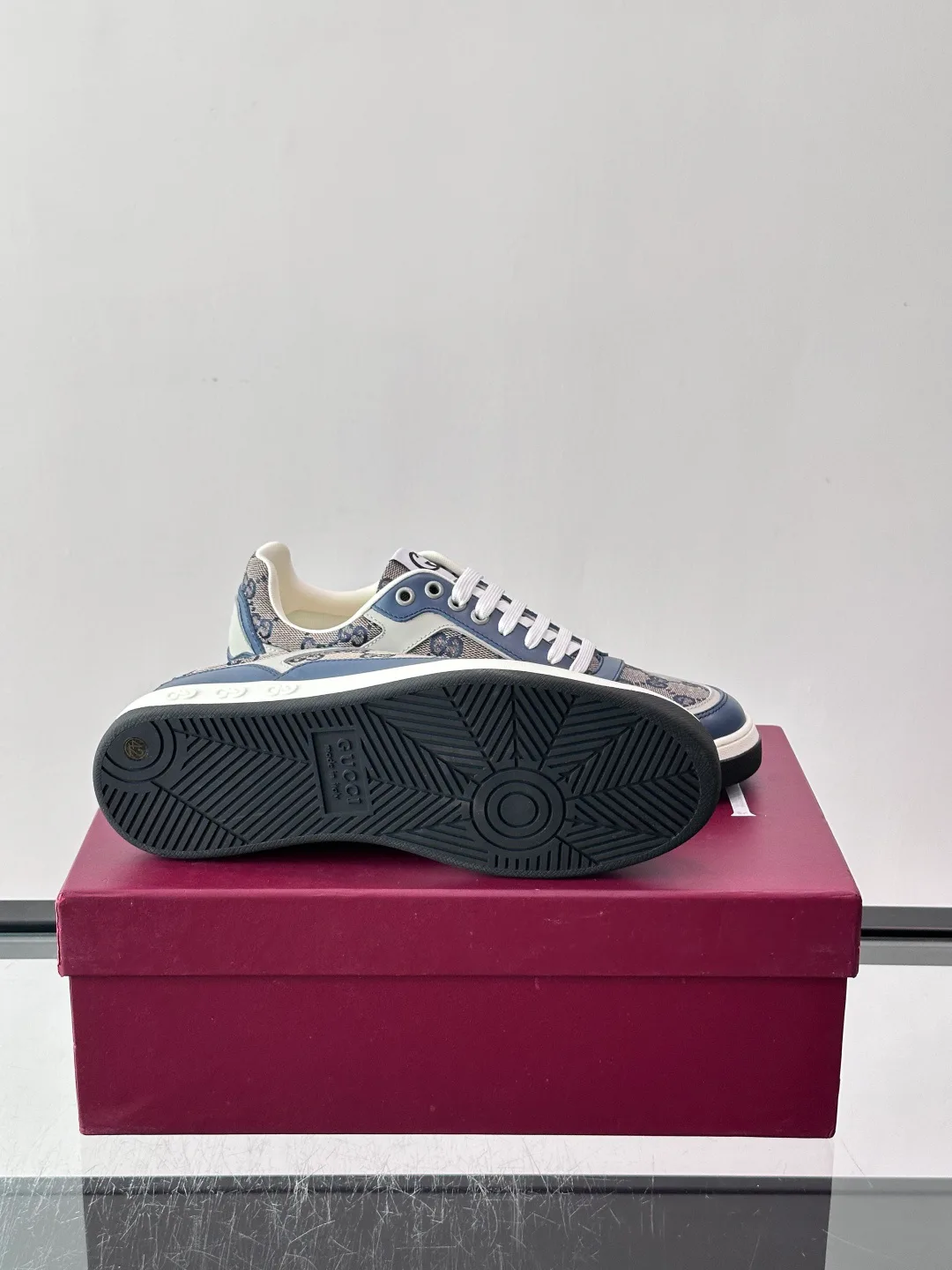 Women's Sneakers GUCCI 18102696