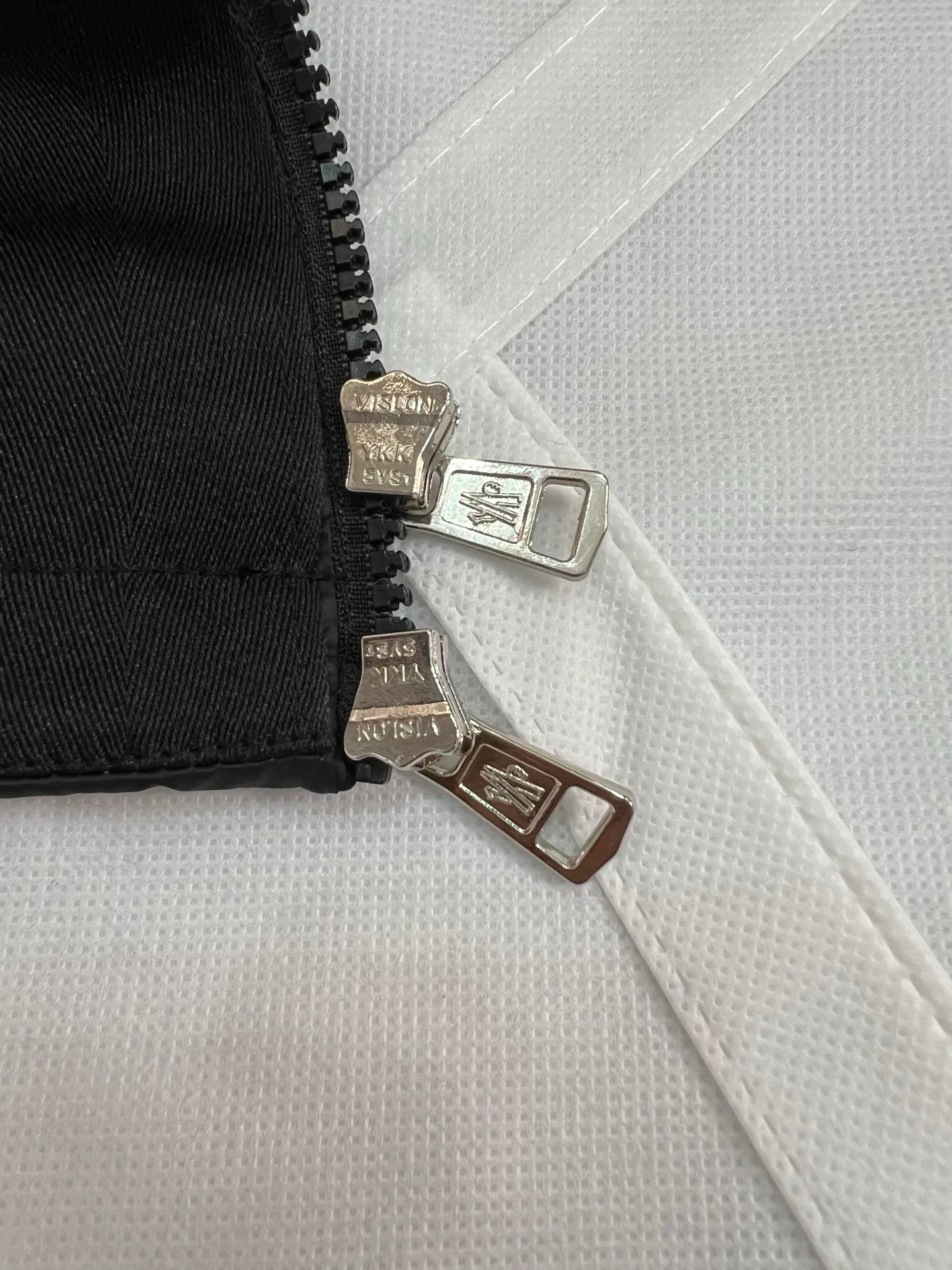 Куртки И Пуховики Мужские Moncler 18599824