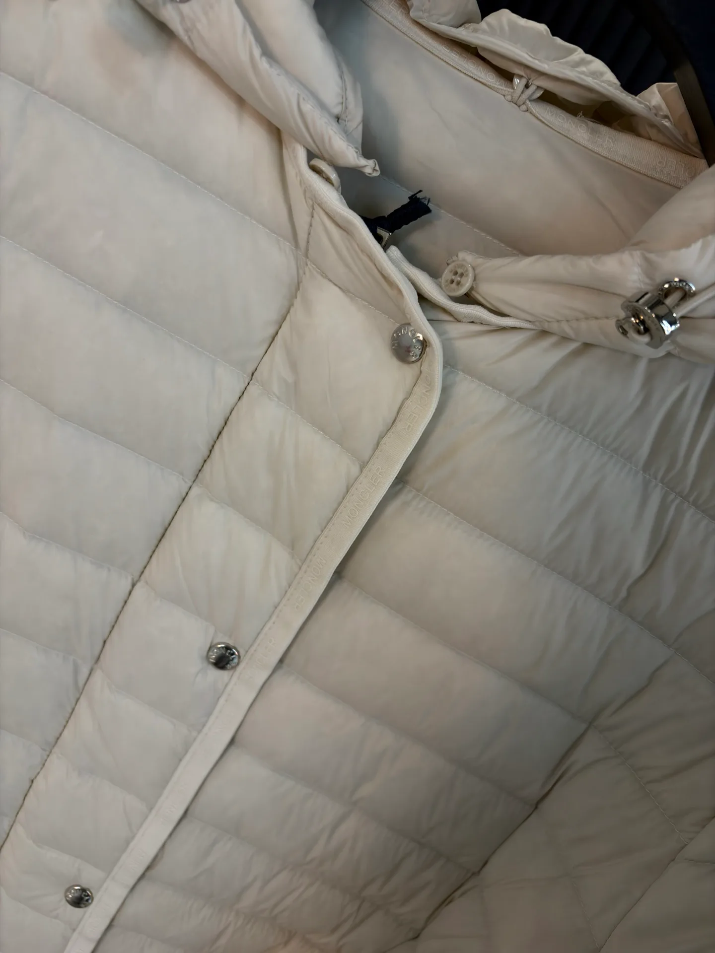 Women's Jackets And Down Jackets MONCLER 18529865