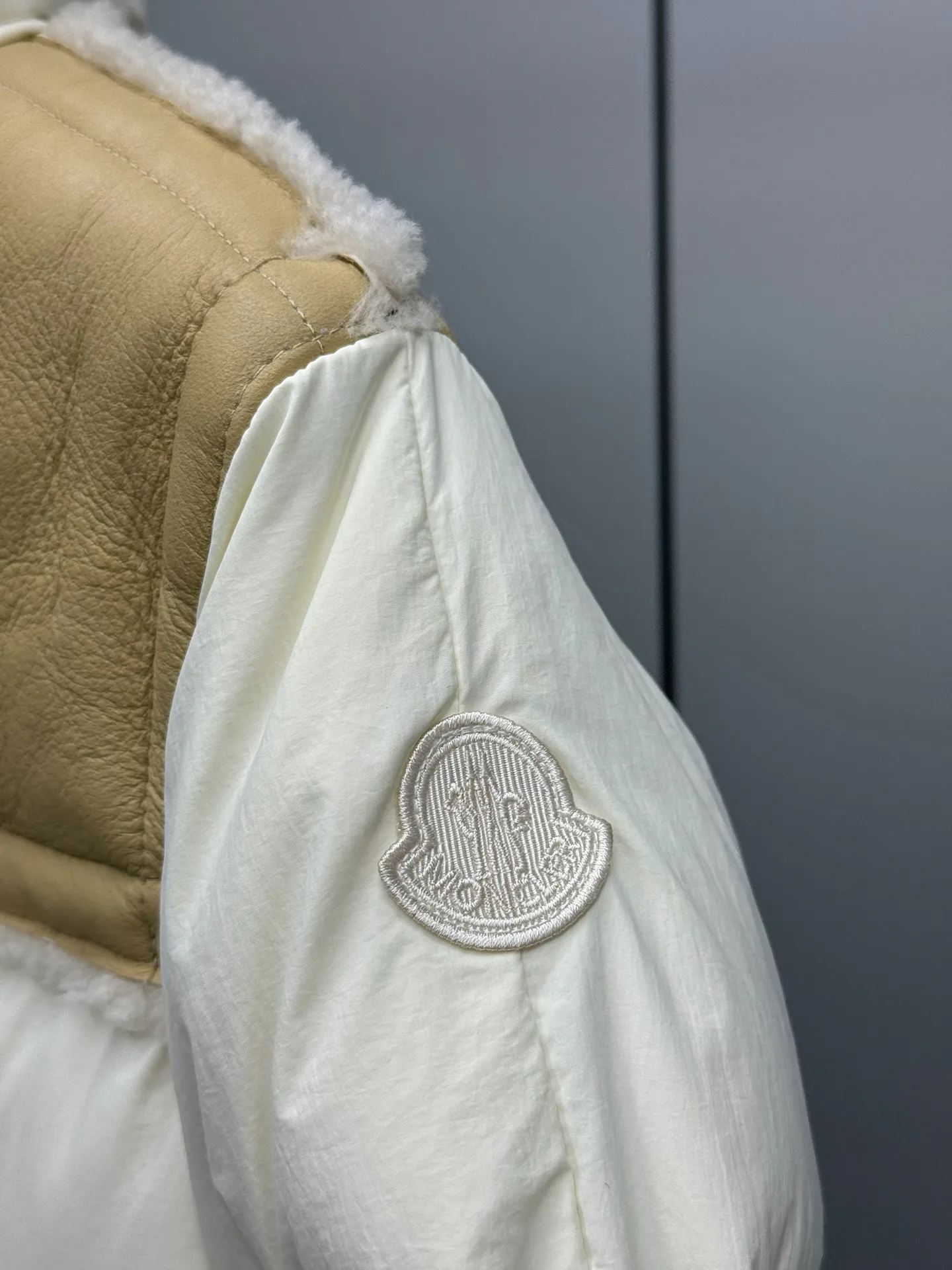 Women's Jackets And Down Jackets MONCLER 18106446