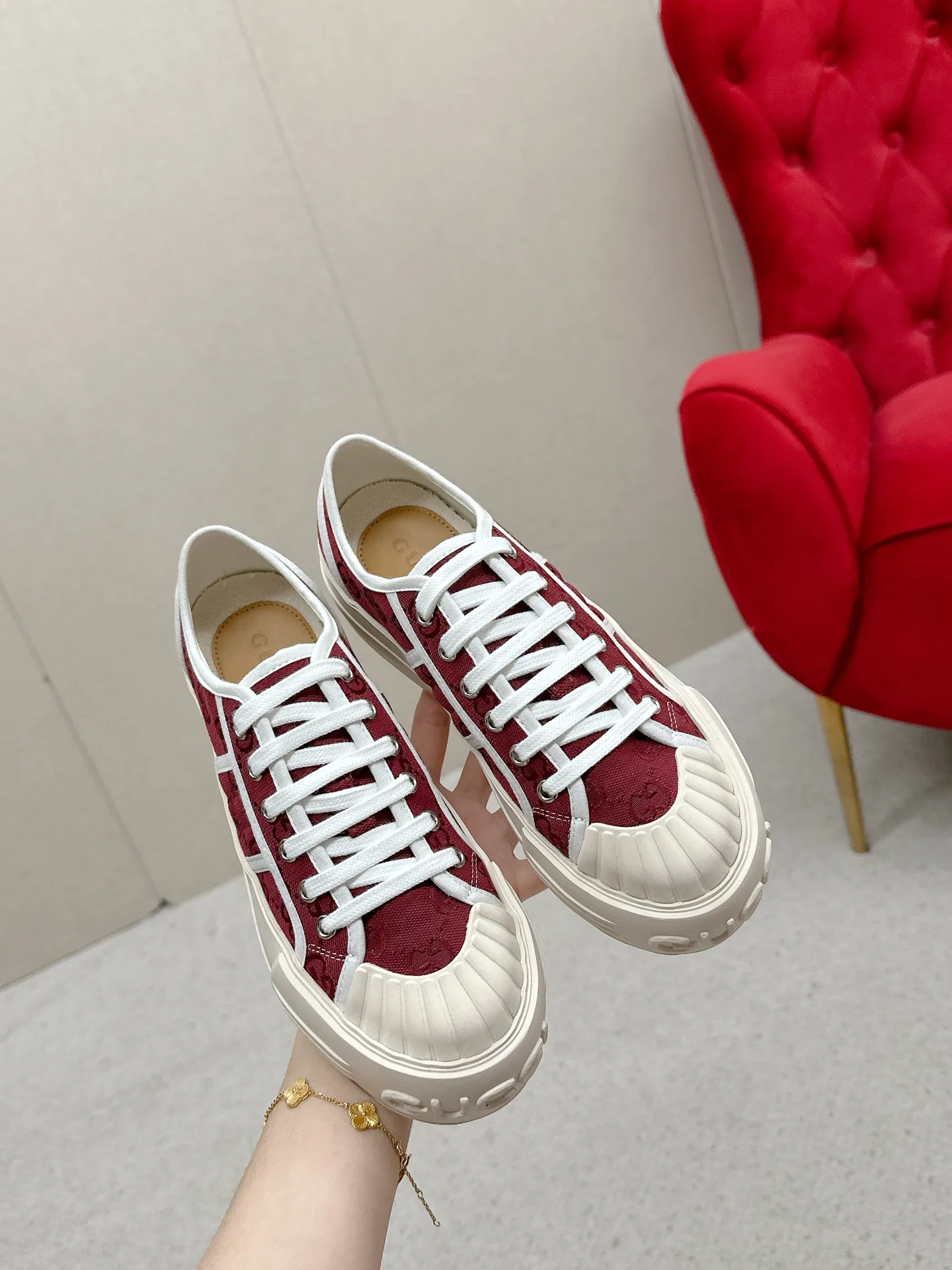 Women's Sneakers GUCCI 17746027