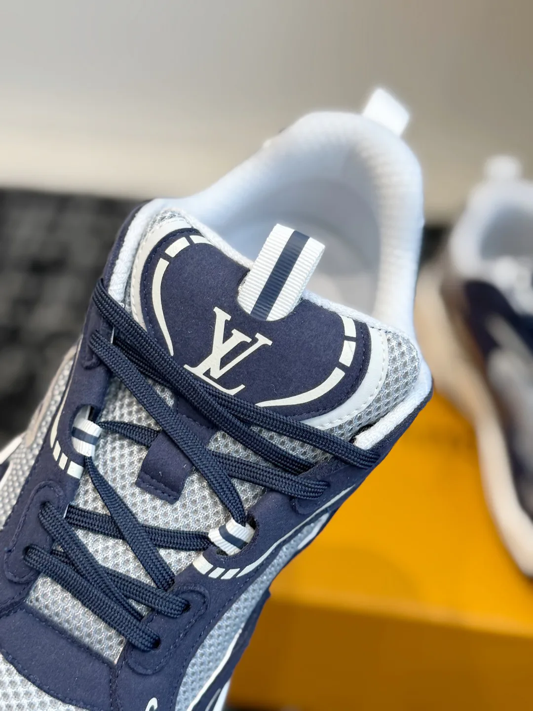 Men's Sneakers LOUIS VUITTON 17437994