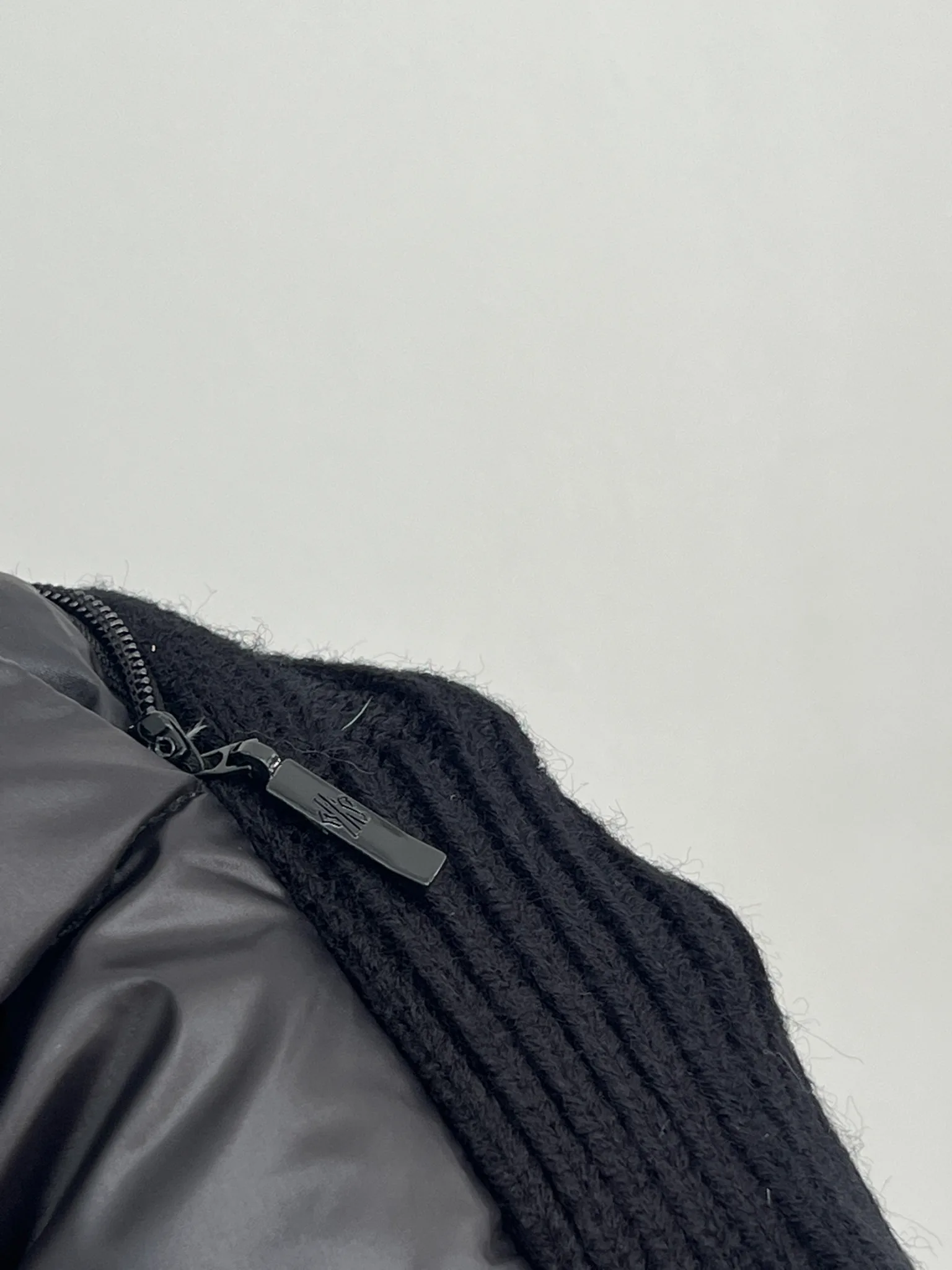 Women's Jackets And Down Jackets MONCLER 18416277