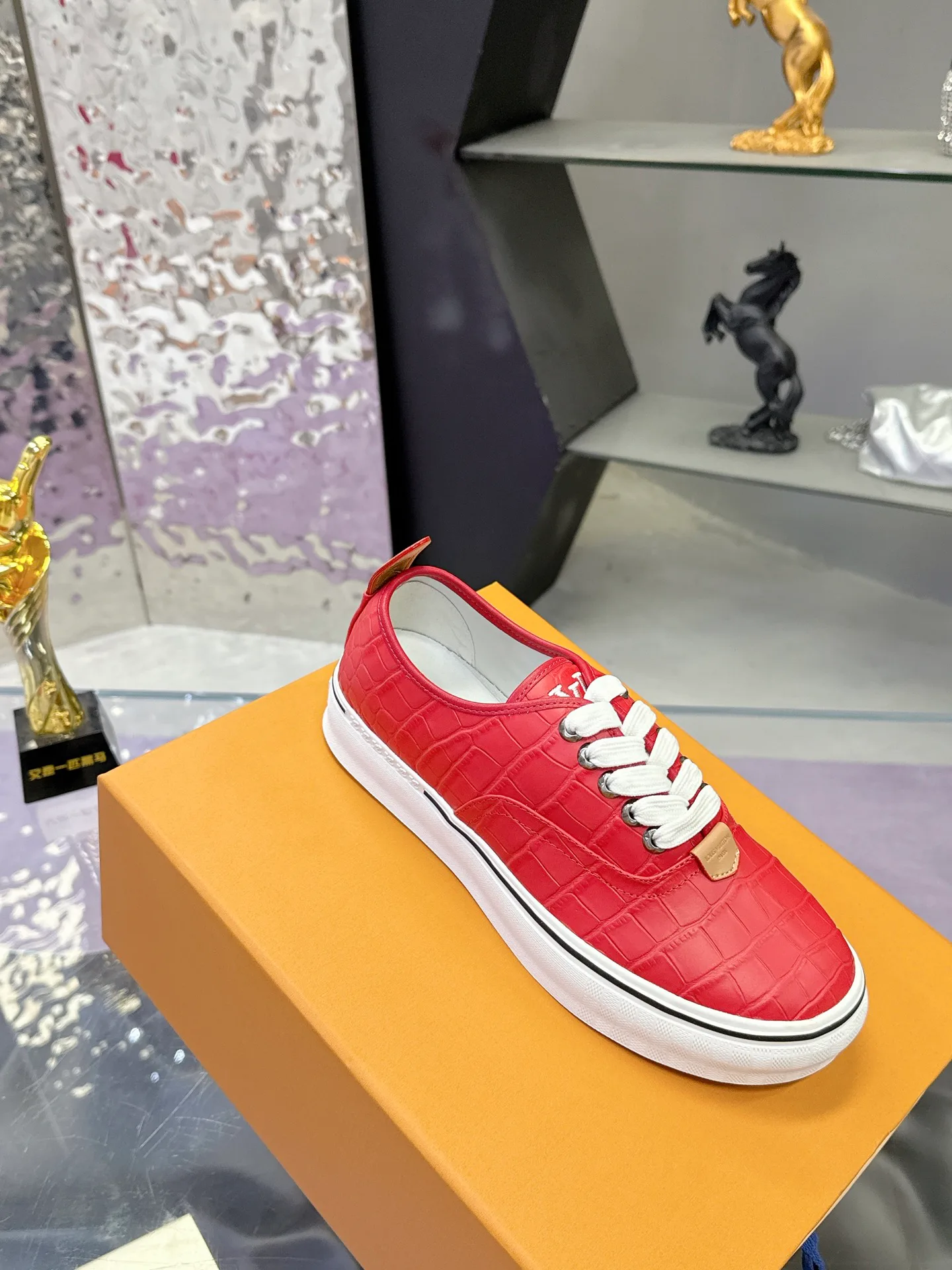 Men's Sneakers LOUIS VUITTON 17930913