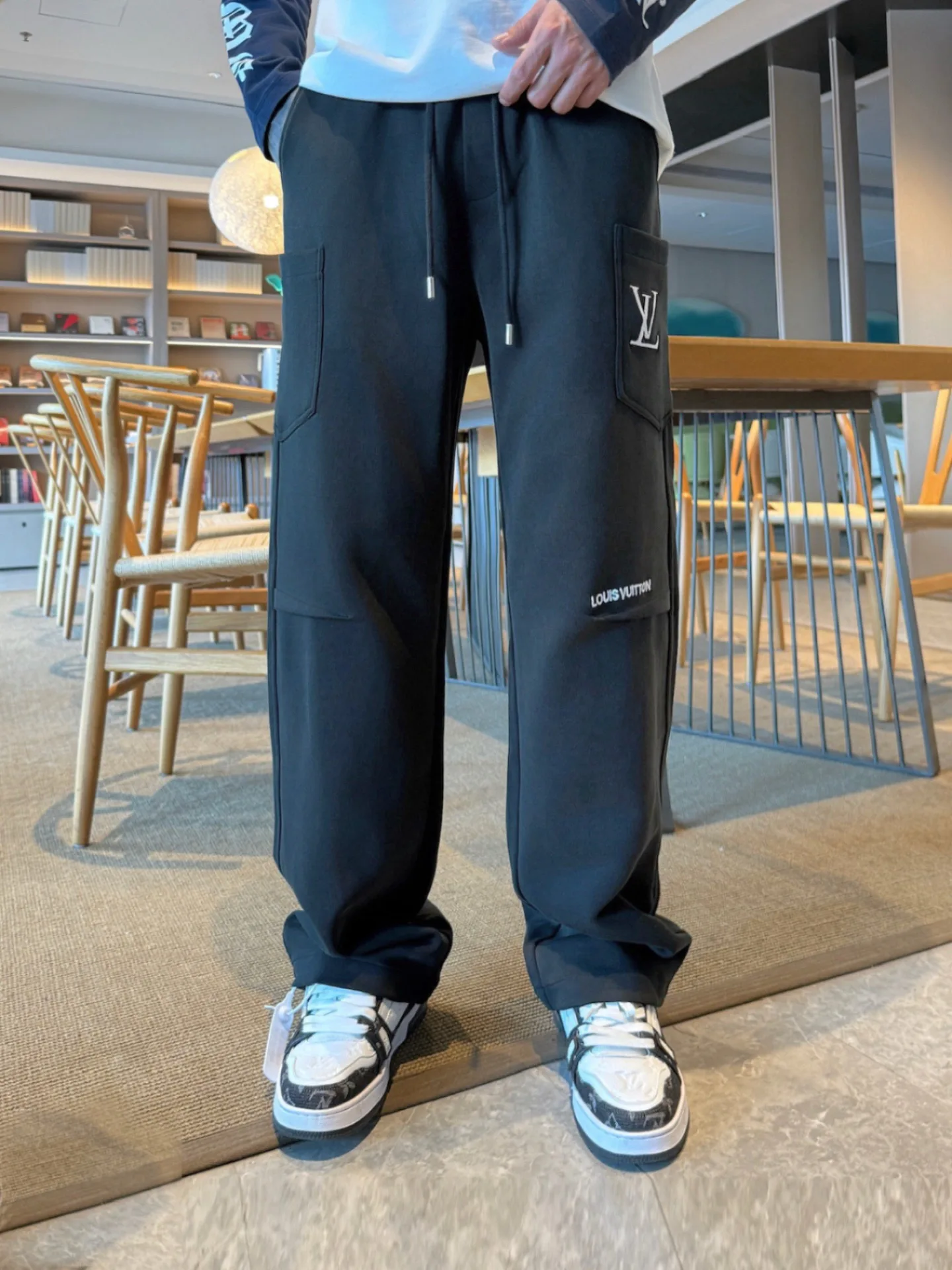 Men's Trousers LOUIS VUITTON 18345820