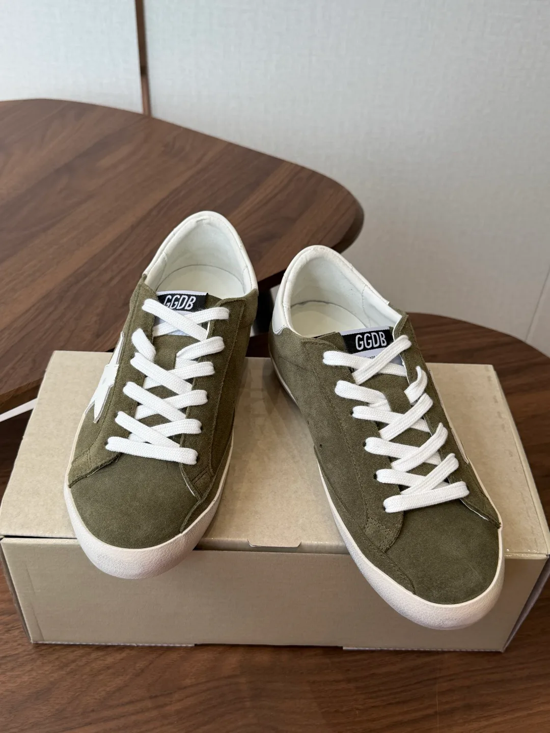 Women's Sneakers GOLDEN GOOSE 18146569