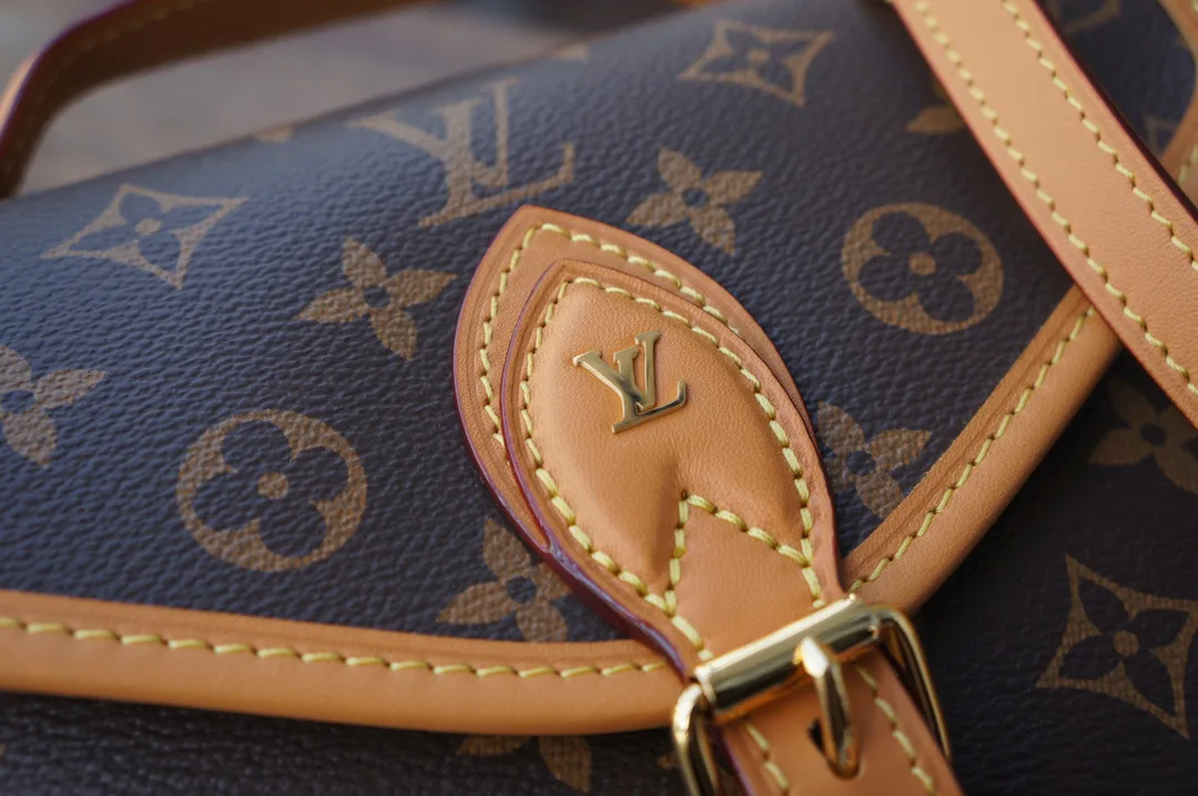 Women's Classic Handbags LOUIS VUITTON 17882298