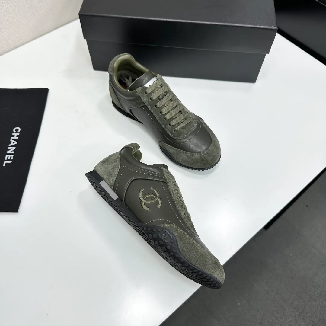 Women's Sneakers CHANEL 18083879