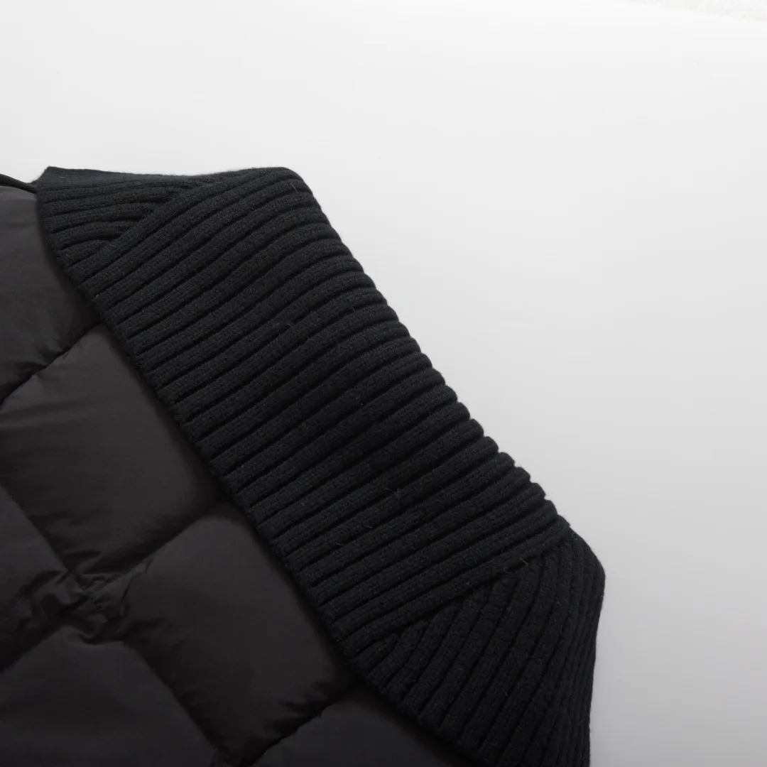 Women's Jackets And Down Jackets MONCLER 17964857