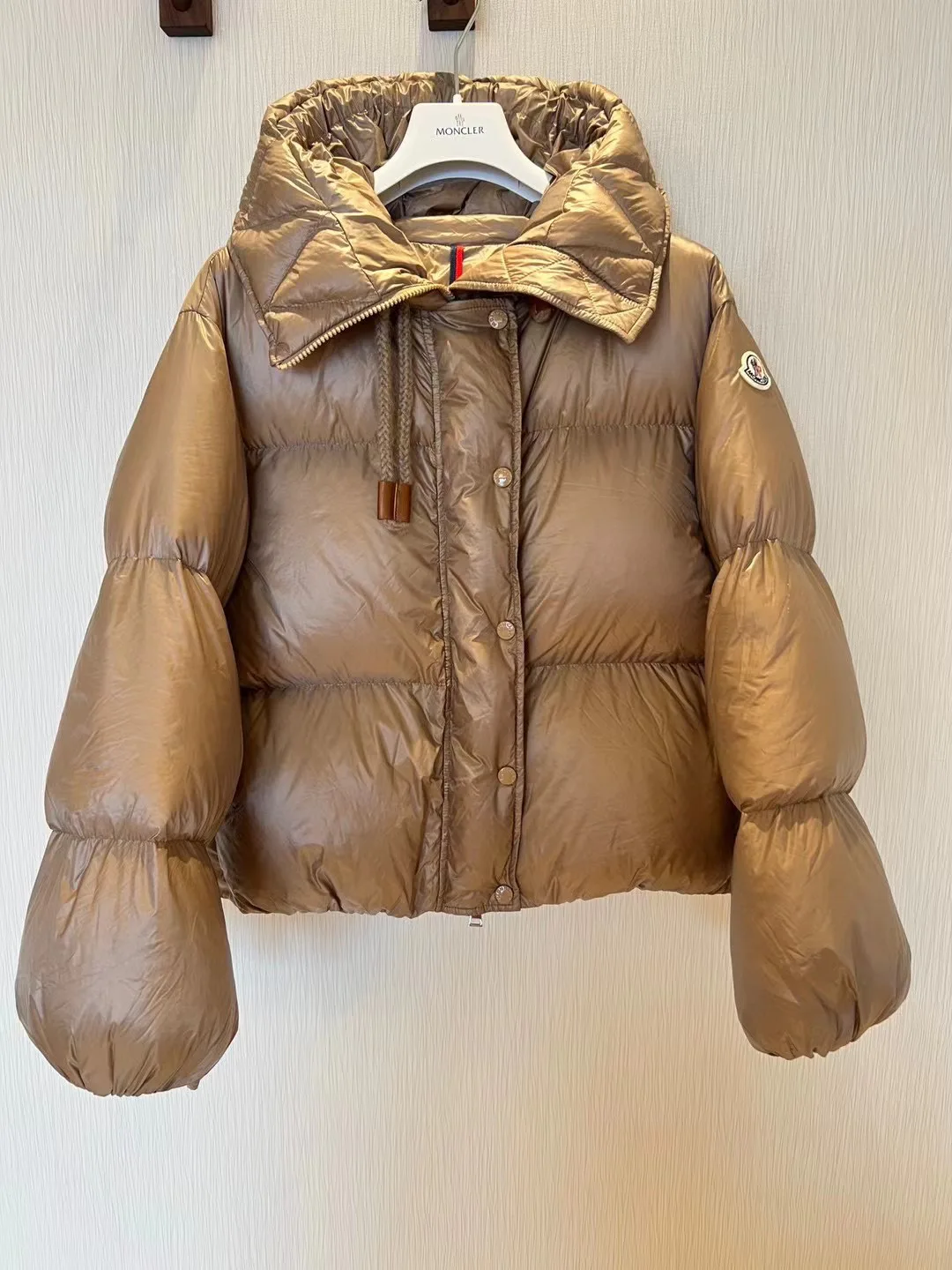 Women's Jackets And Down Jackets MONCLER 18130182